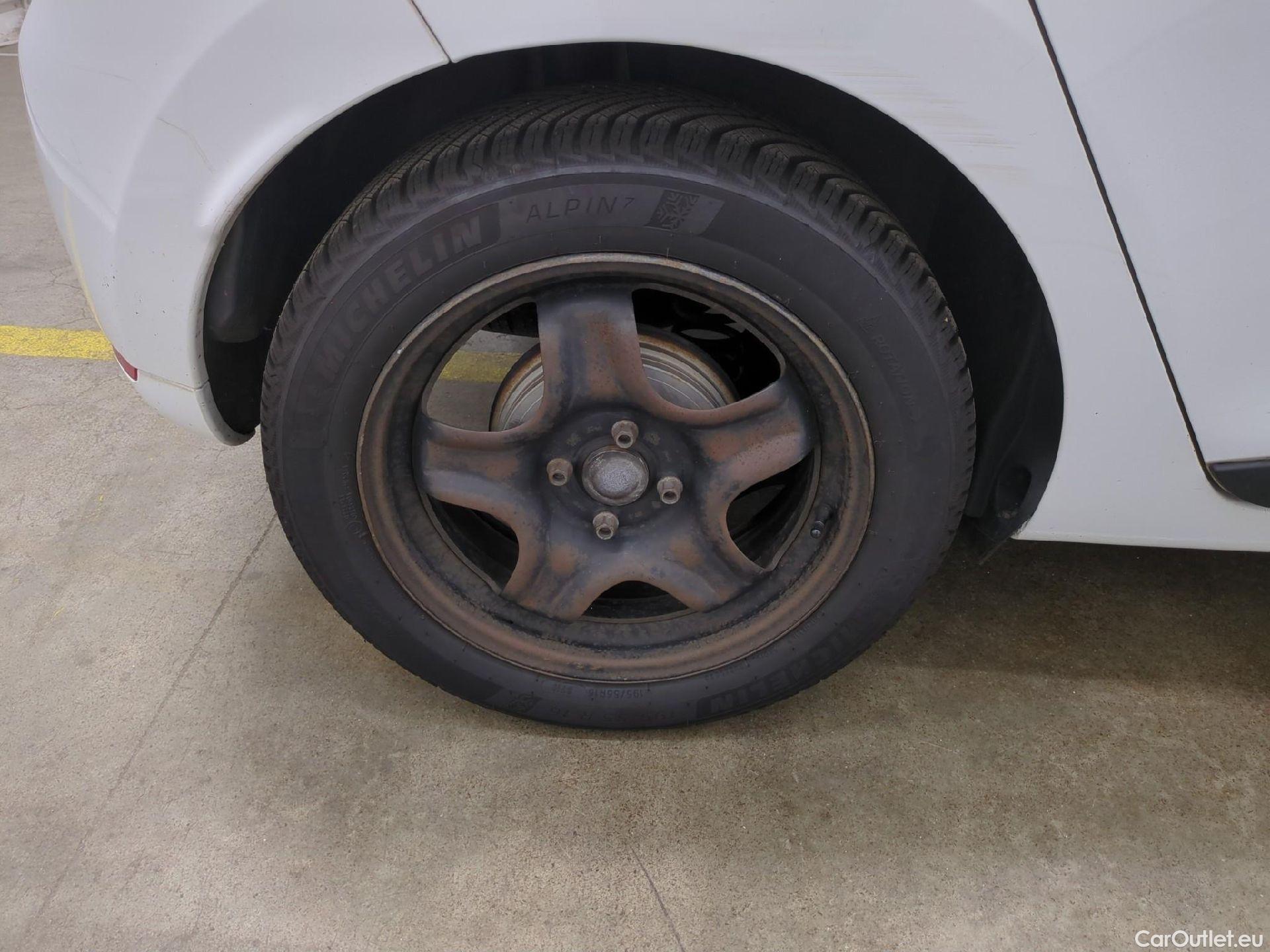  Renault  Clio  IV Business 0.9 TCe 90CV BVM5 E6 #7