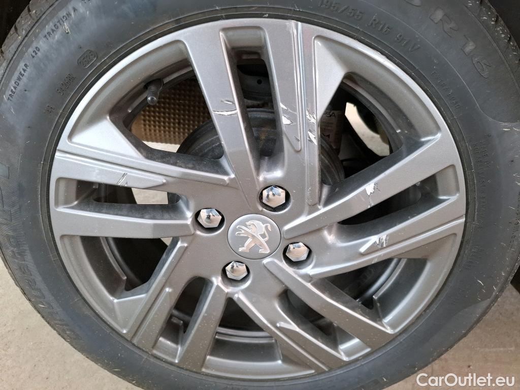  Peugeot  208 PEUGEOT  / 2019 / 5P / Berline Puretech 75 S&S Active Business #60
