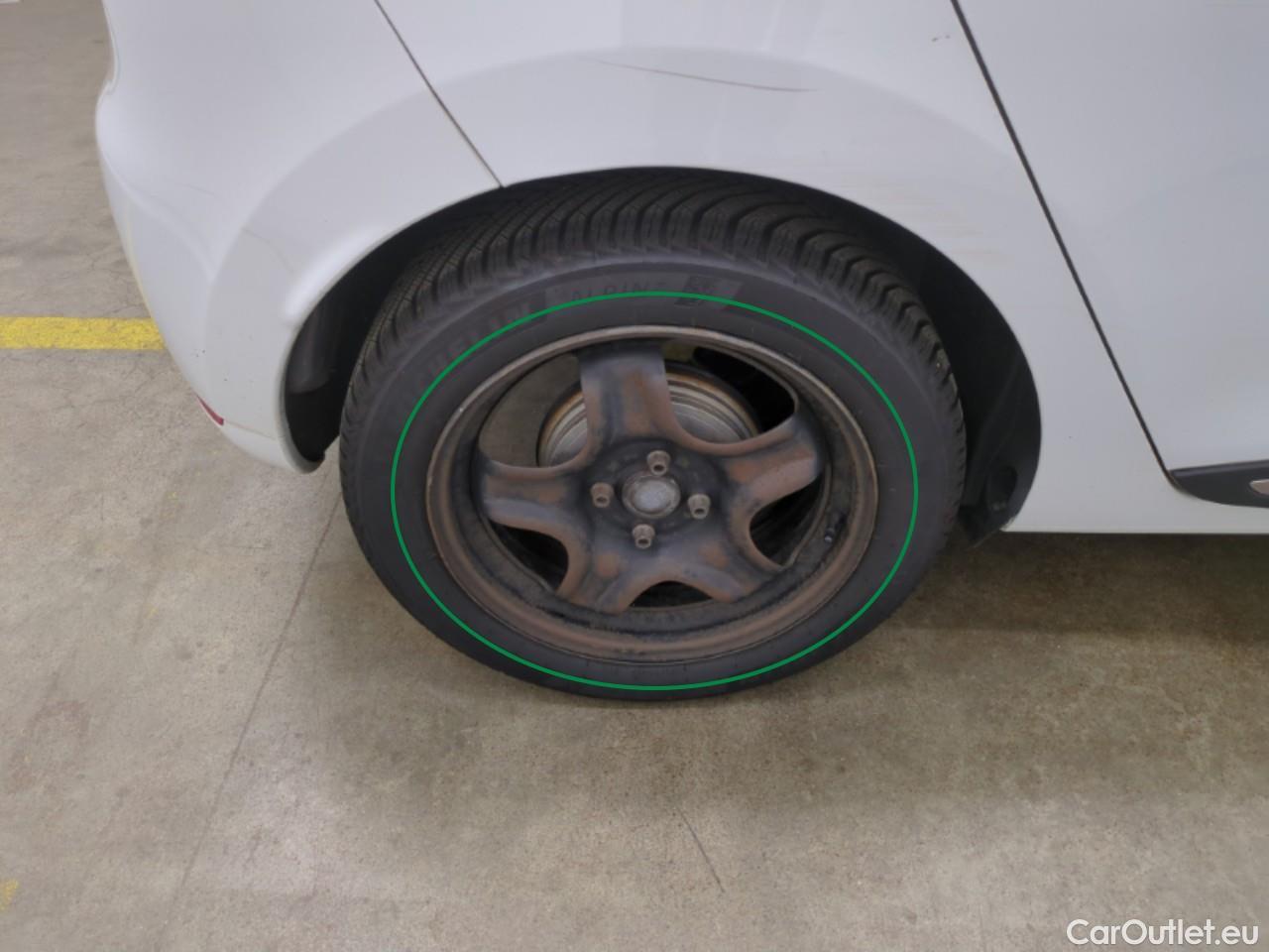  Renault  Clio  IV Business 0.9 TCe 90CV BVM5 E6 #24