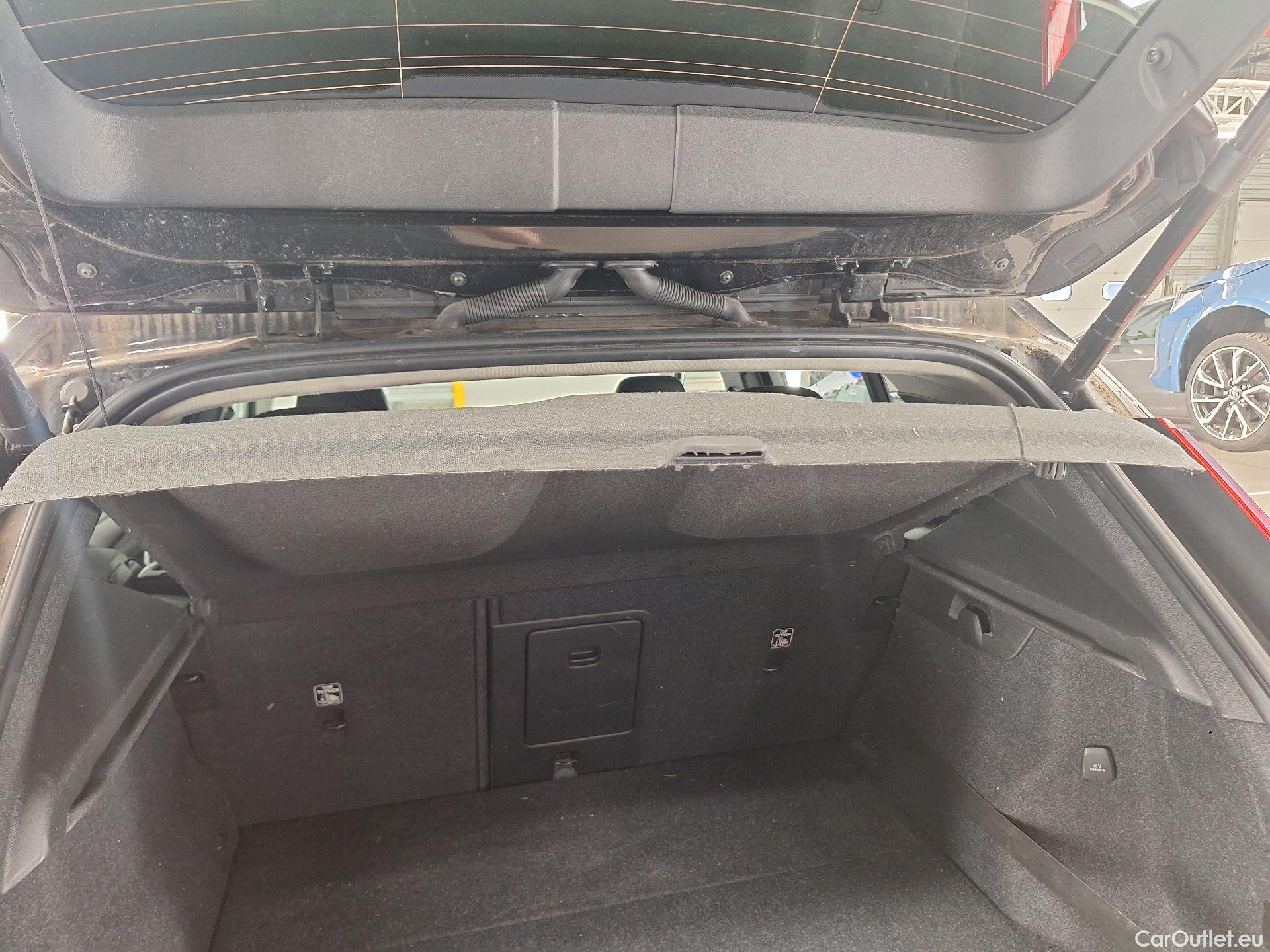  Volvo  XC 40 Volvo, XC40 '17, Volvo XC40 D3 Momentum Pro 5d #3