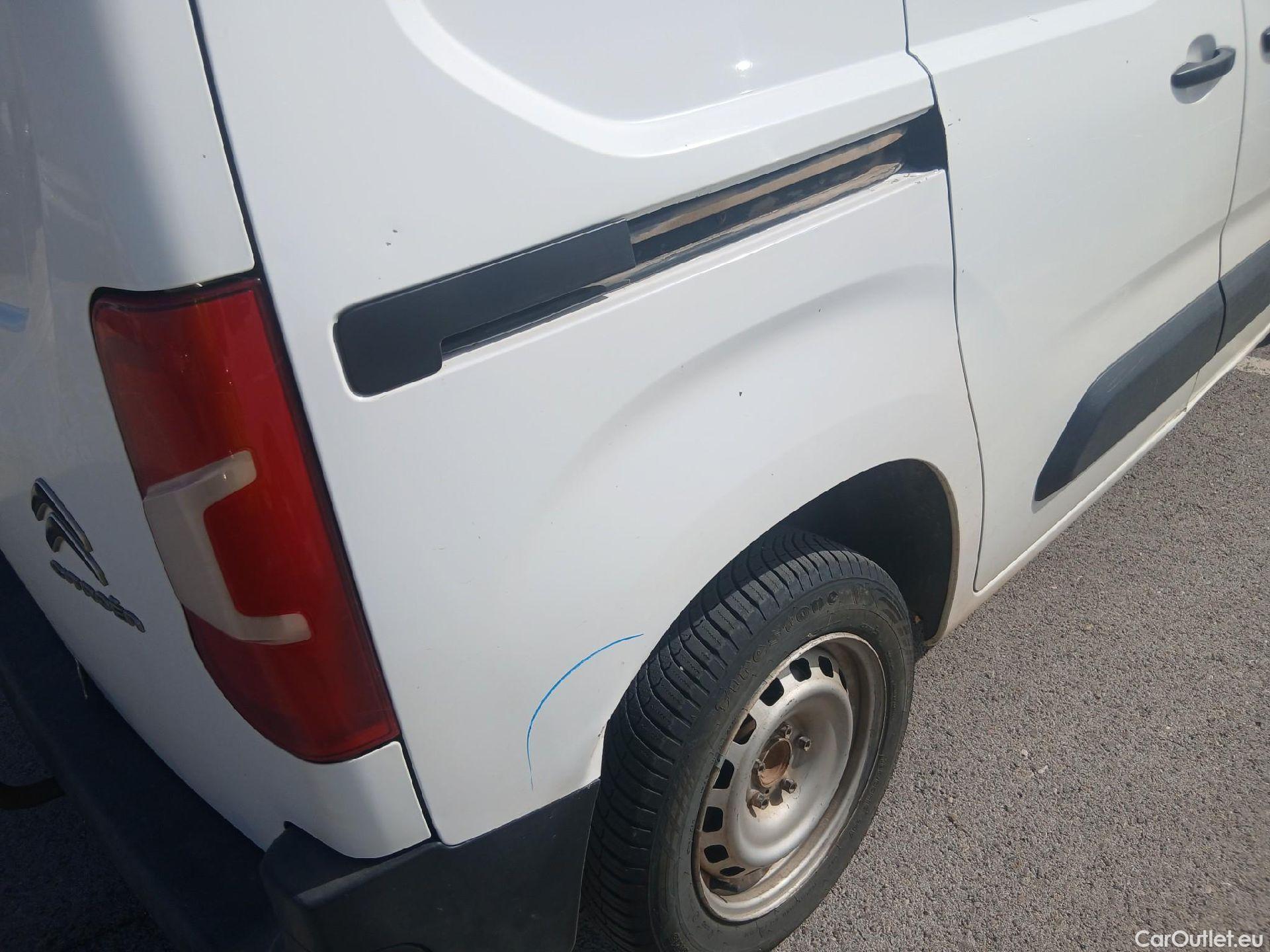  Citroen  Berlingo CITROEN  / 2018 / 3P / furgón derivado de turismo Talla M BlueHDi 100 CONTROL (AC2) #24