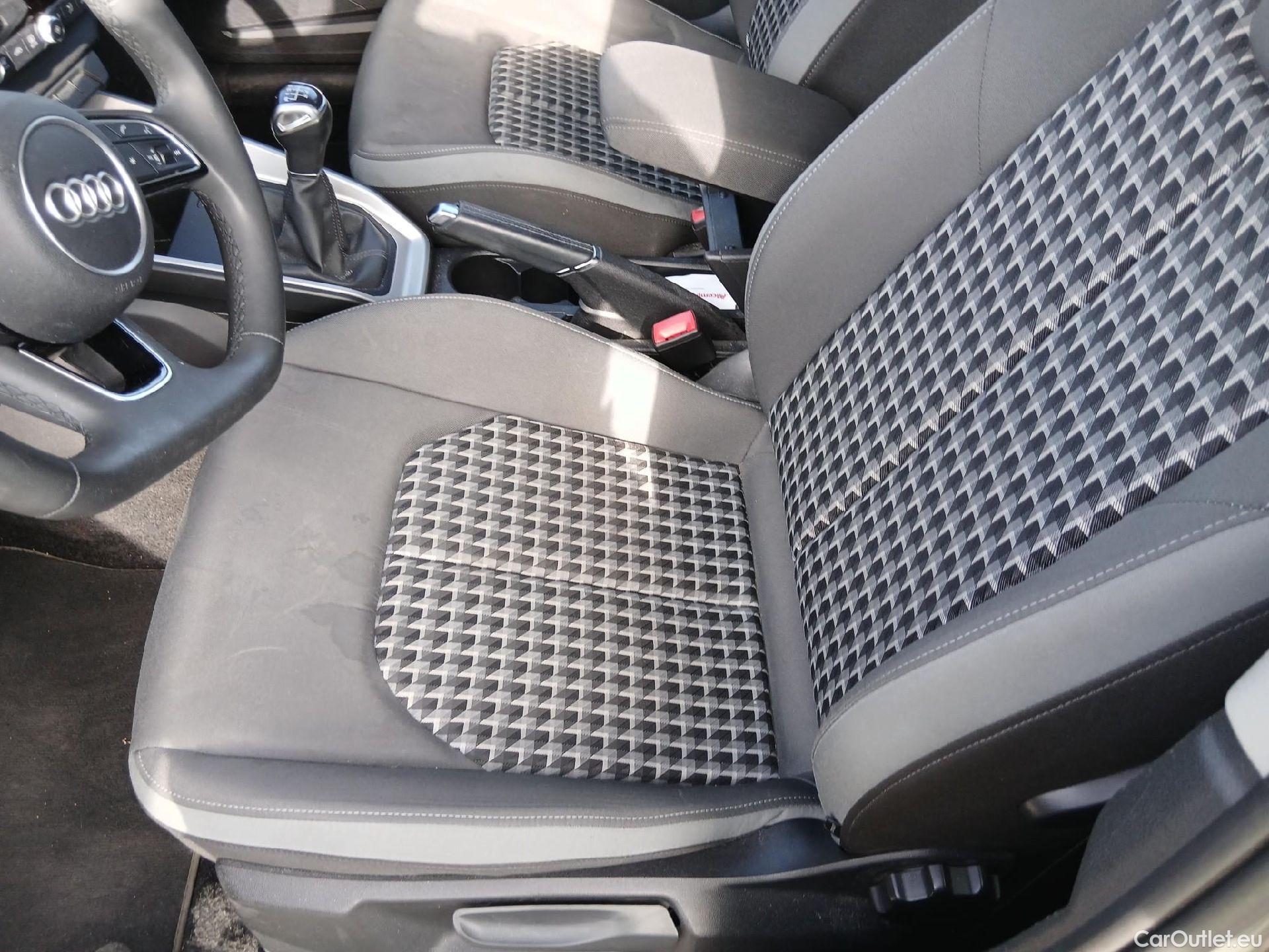  Audi  A1 Sportback AUDI A1 / 2018 / 5P / berlina con portón Sportback Adrenalin 30 TFSI 81kW (110CV)(SP) #23