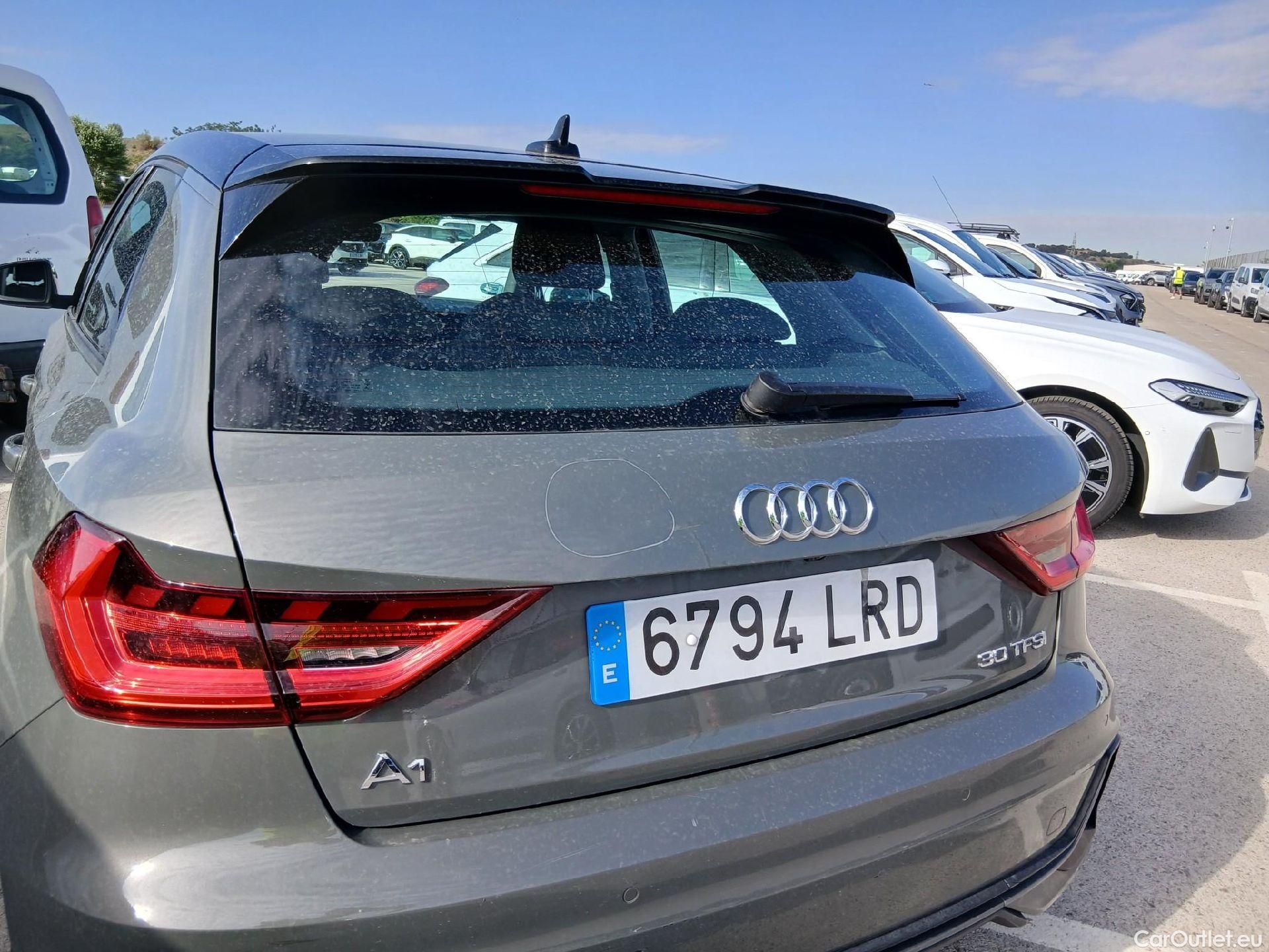  Audi  A1 Sportback AUDI A1 / 2018 / 5P / berlina con portón Sportback Adrenalin 30 TFSI 81kW (110CV)(SP) #32