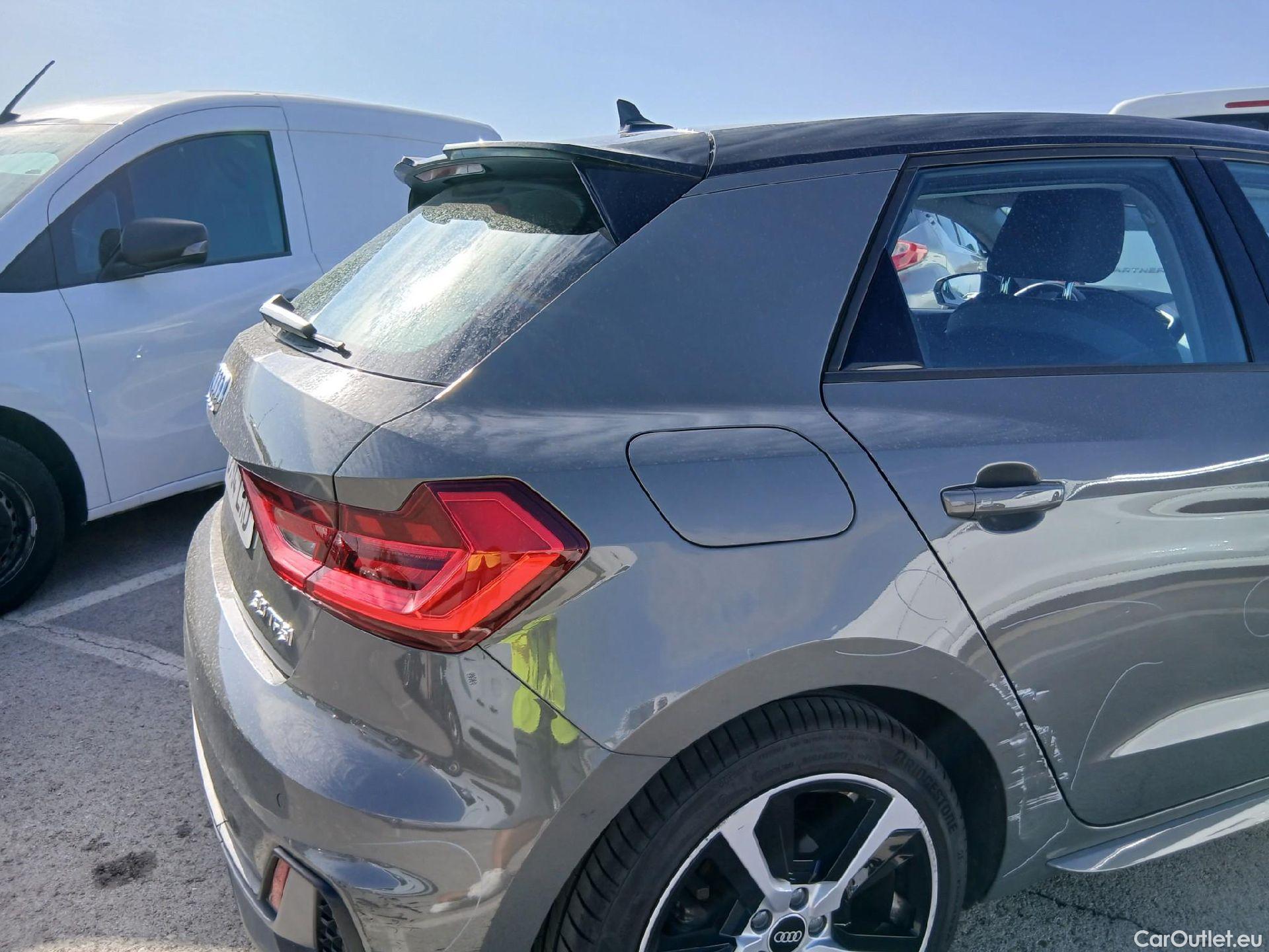  Audi  A1 Sportback AUDI A1 / 2018 / 5P / berlina con portón Sportback Adrenalin 30 TFSI 81kW (110CV)(SP) #39