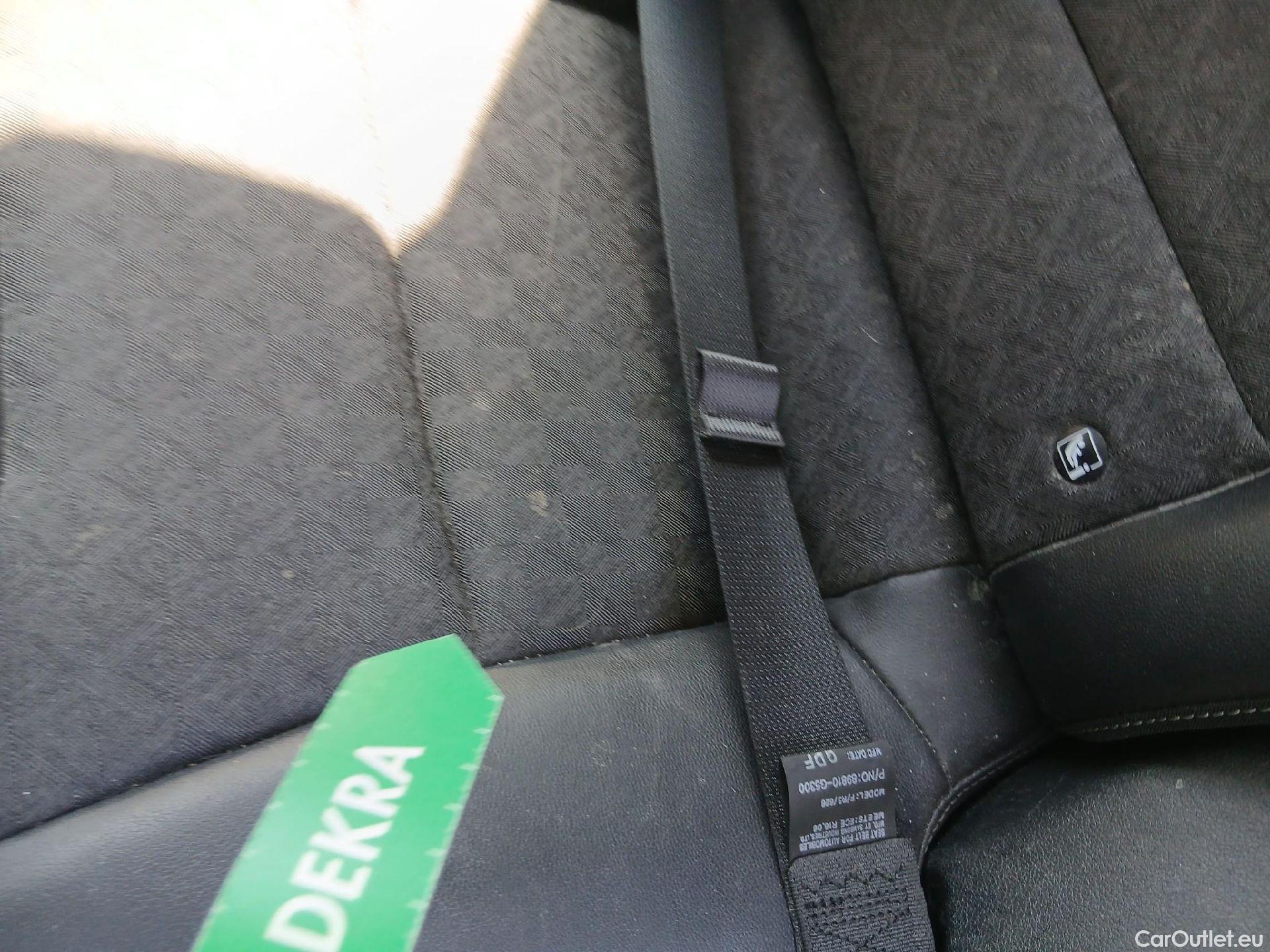  KIA  Niro KIA  / 2019 / 5P / crossover 1.6 GDi PHEV 104kW (141CV) Drive #23