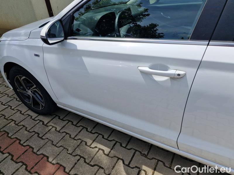 Hyundai  i30   cw (PD)(2017->)  kom.1.5T-GDI Smart 5d #4