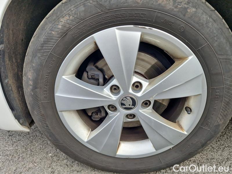  Skoda  Octavia  Combi (NX3)(2020) Oct.Combi 1.5TSI 110 Active #6