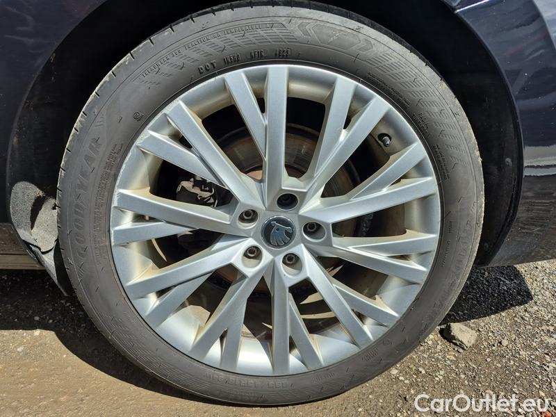  Skoda  Superb  (3V3)(2015) Supe.2.0TDI 147 L&K 4x4 Aut #17