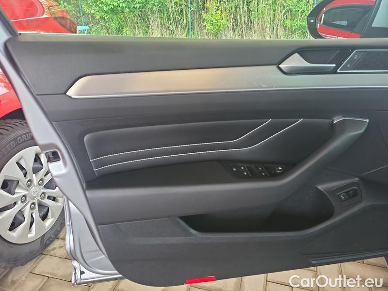  Volkswagen  Passat  Variant (CB5) (2019) Pas.Var.2.0TDI 110 Elegance AT #6