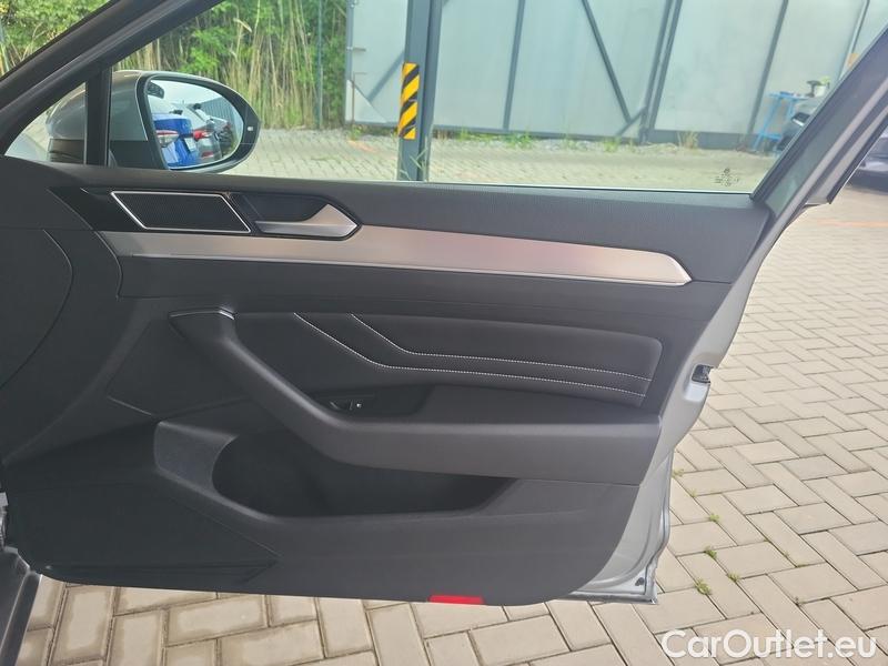  Volkswagen  Passat  Variant (CB5) (2019) Pas.Var.2.0TDI 110 Elegance AT #24