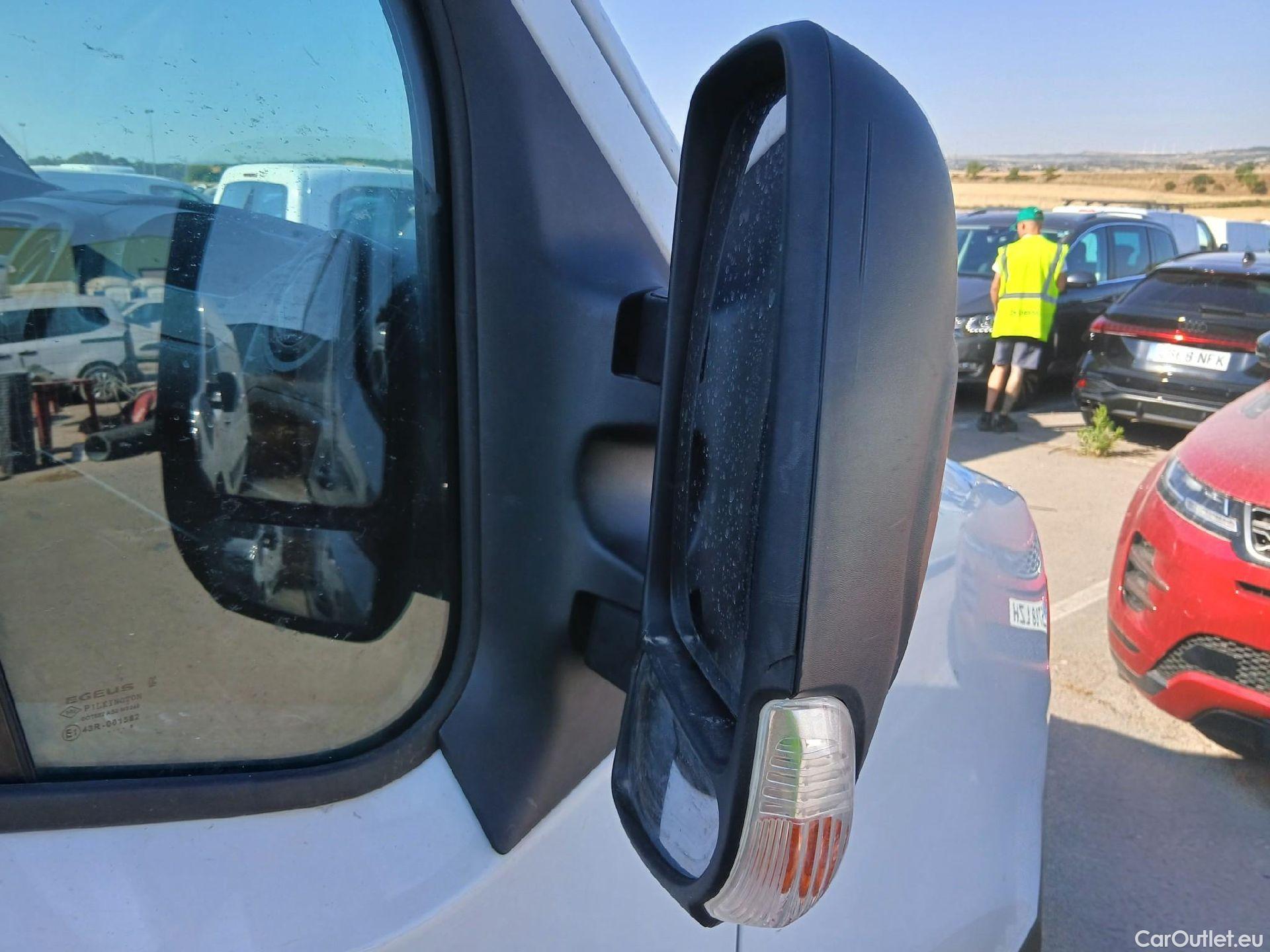  Nissan  NV400 NISSAN  / 2011 / 4P / furgón L2H2 3,5T 2.3dCi EU6 96kW FWD BASIC #30