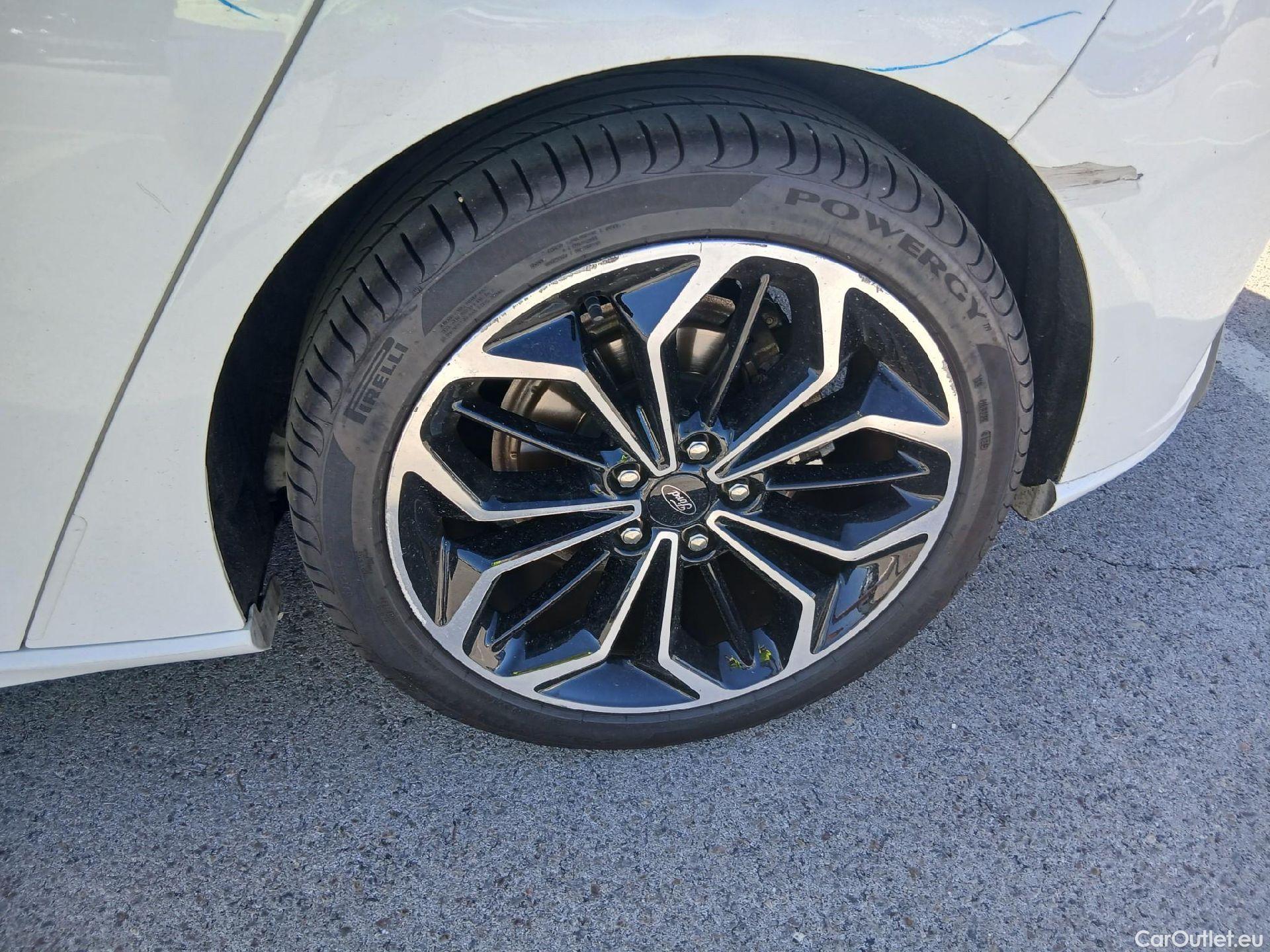  Ford  Focus FORD  / 2018 / 5P / berlina con portón 1.0 Ecoboost MHEV 92kW ST-Line #20