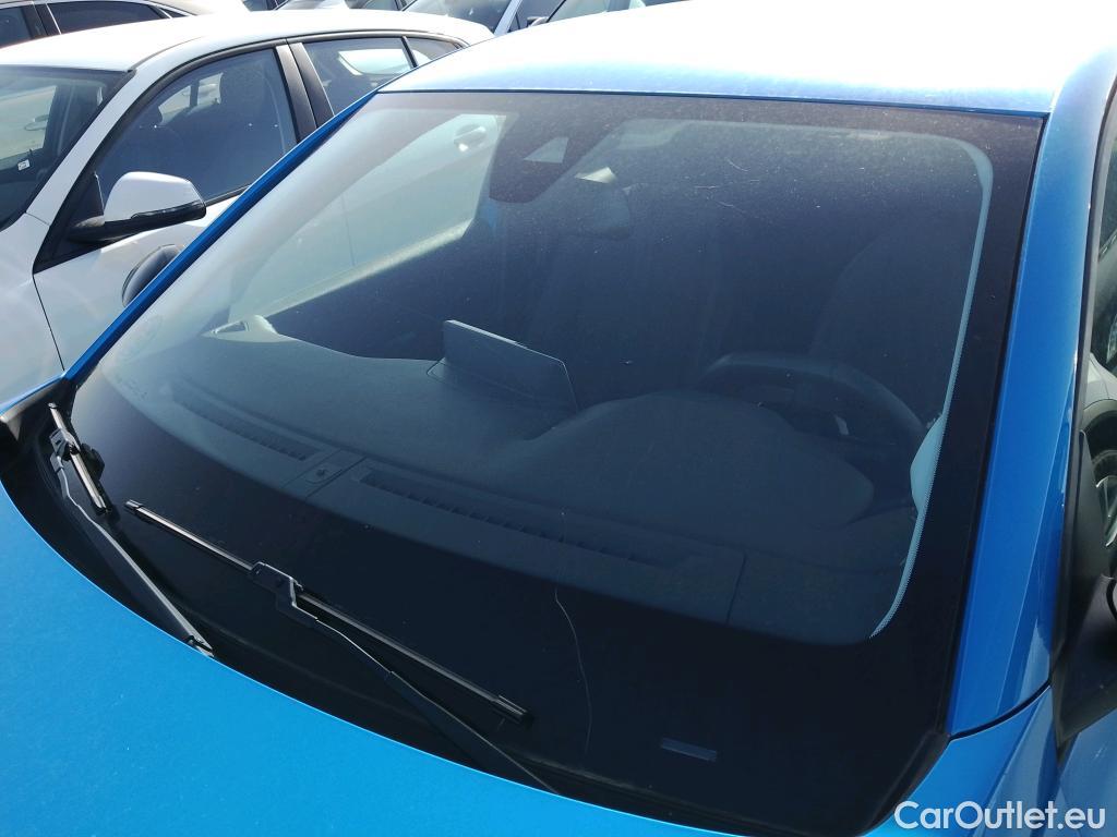  Peugeot  208 PEUGEOT  / 2019 / 5P / berlina con portón BlueHDi 73kW (100CV) Allure #1