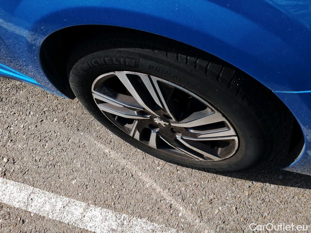  Peugeot  208 PEUGEOT  / 2019 / 5P / berlina con portón BlueHDi 73kW (100CV) Allure #5