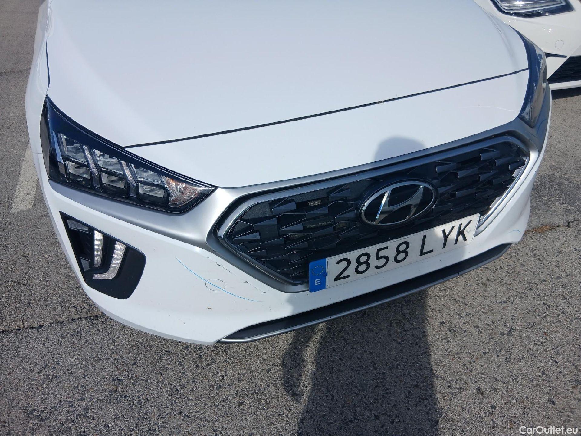  Hyundai   Ioniq HYUNDAI / 2019 / 5P / berlina con portón 1.6 GDI HEV Tecno DCT #3