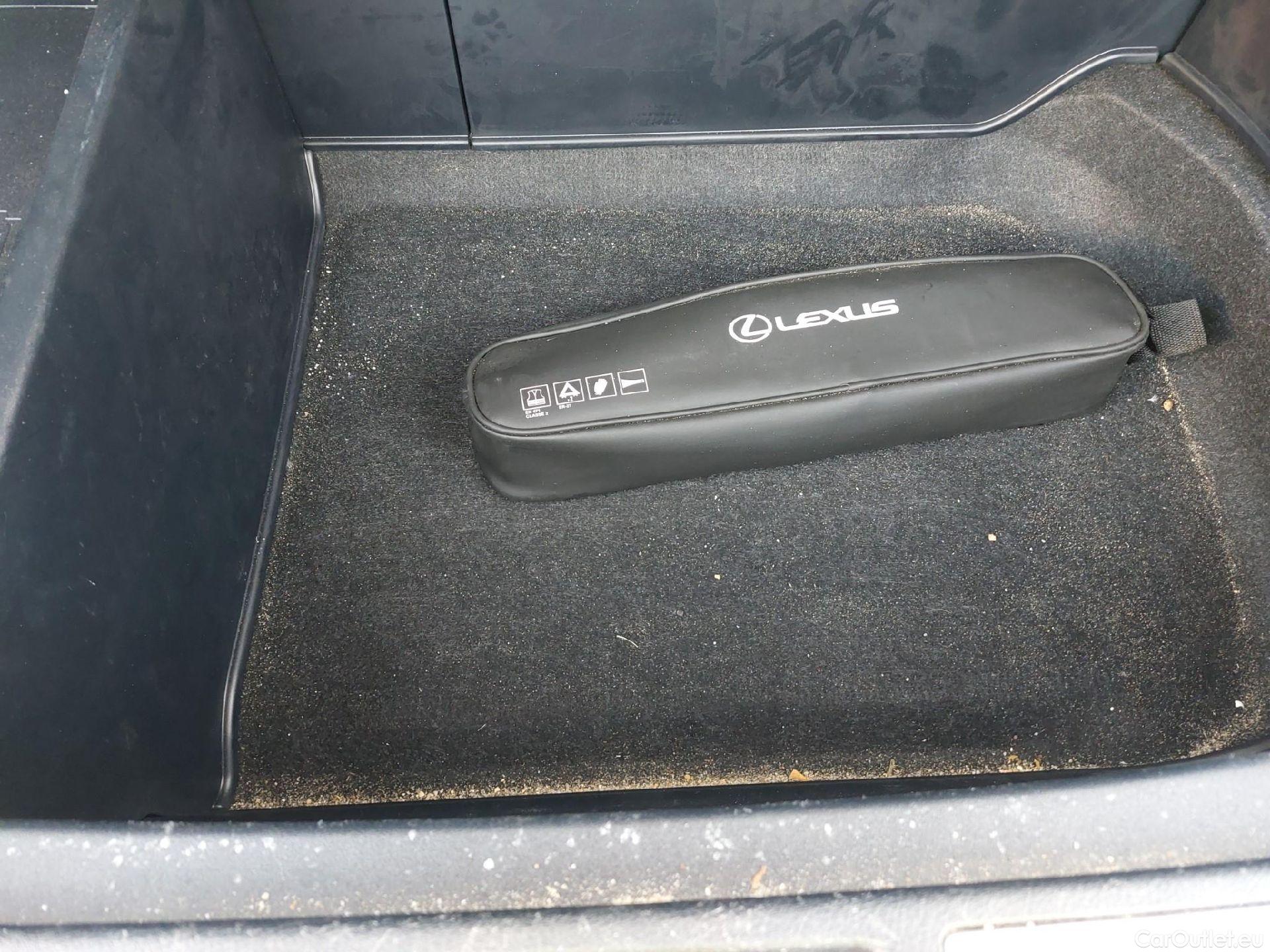  Lexus  NX LEXUS  / 2017 / 5P / todoterreno 2.5 300h Executive Navigation 4WD #42