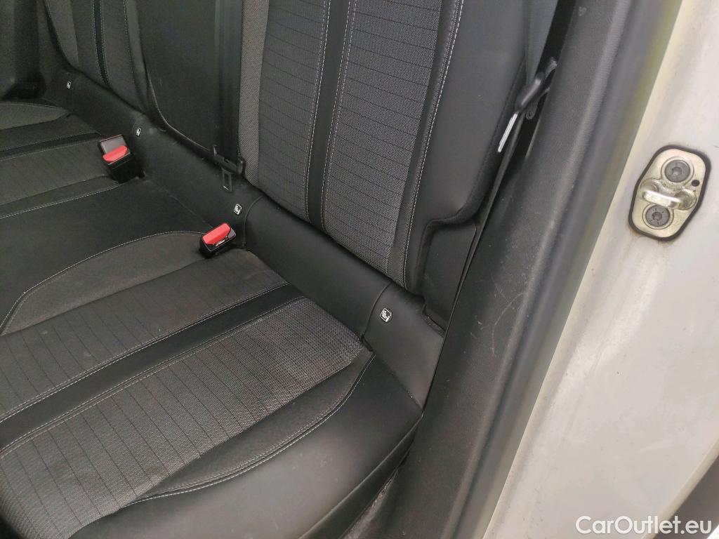  Peugeot  2008 PEUGEOT  / 2019 / 5P / todoterreno Allure Pack BlueHDI 81kW (110CV) (AC) #17