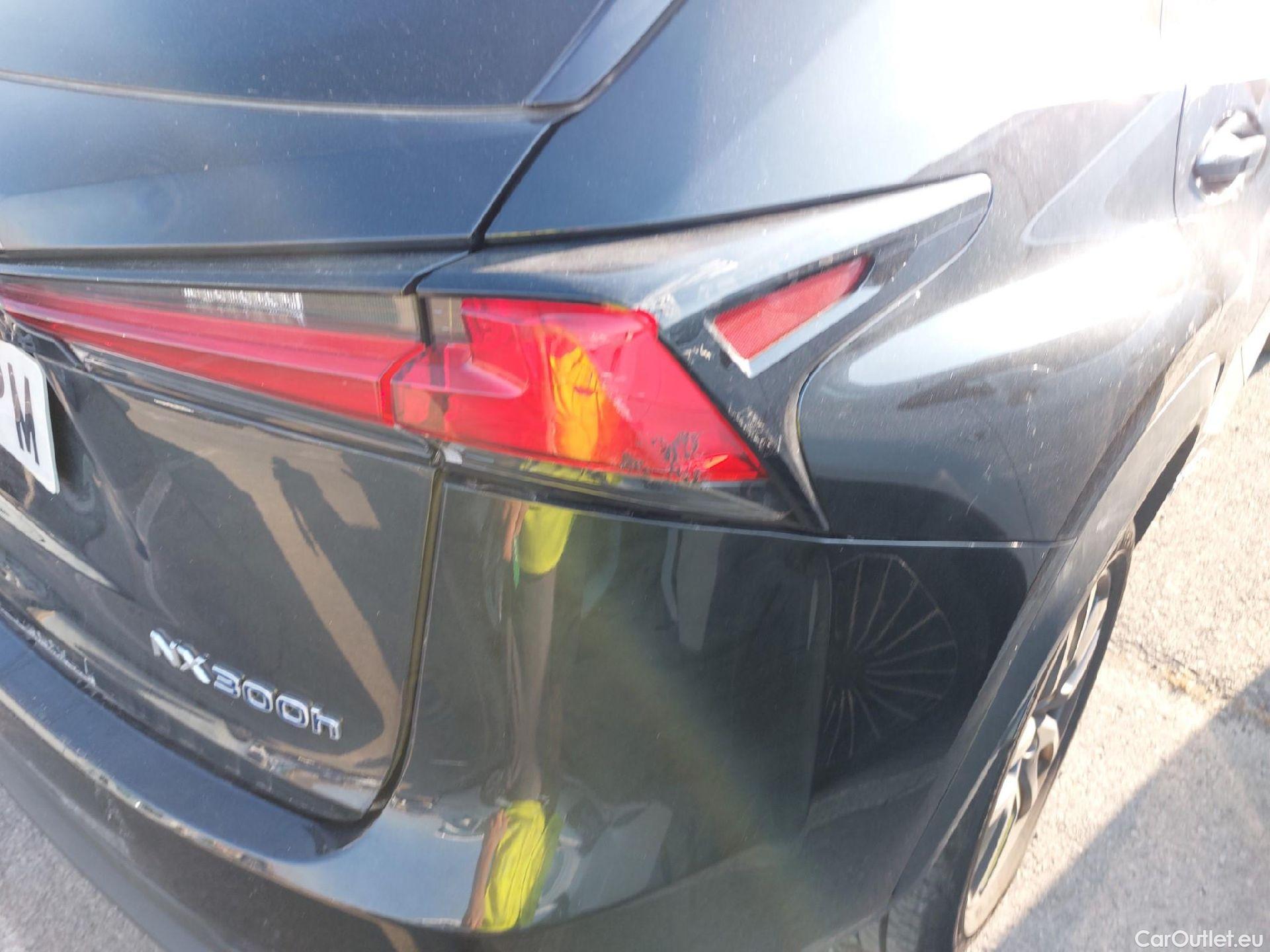  Lexus  NX LEXUS  / 2017 / 5P / todoterreno 2.5 300h Executive Navigation 4WD #30