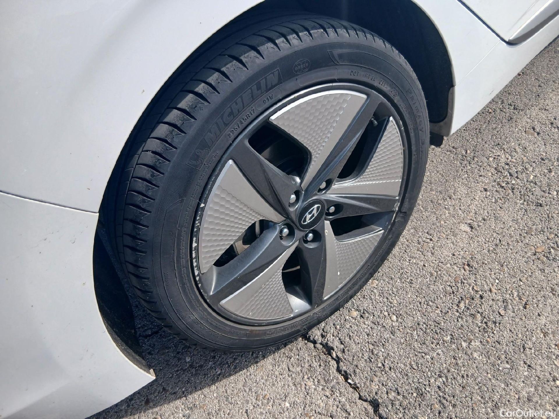  Hyundai   Ioniq HYUNDAI / 2019 / 5P / berlina con portón 1.6 GDI HEV Tecno DCT #25