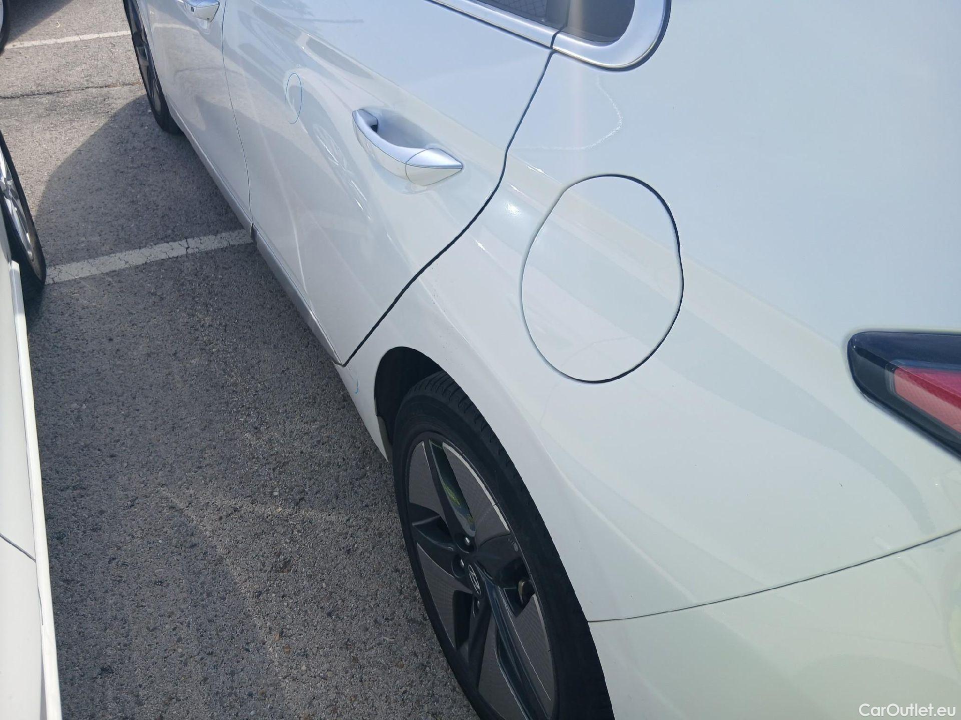  Hyundai   Ioniq HYUNDAI / 2019 / 5P / berlina con portón 1.6 GDI HEV Tecno DCT #14