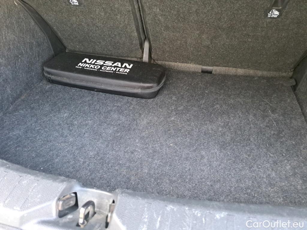  Nissan  Micra NISSAN  / 2017 / 5P / berlina con portón IG-T 68 kW (92 CV) E6D-F CVT Kiiro(SP) #13