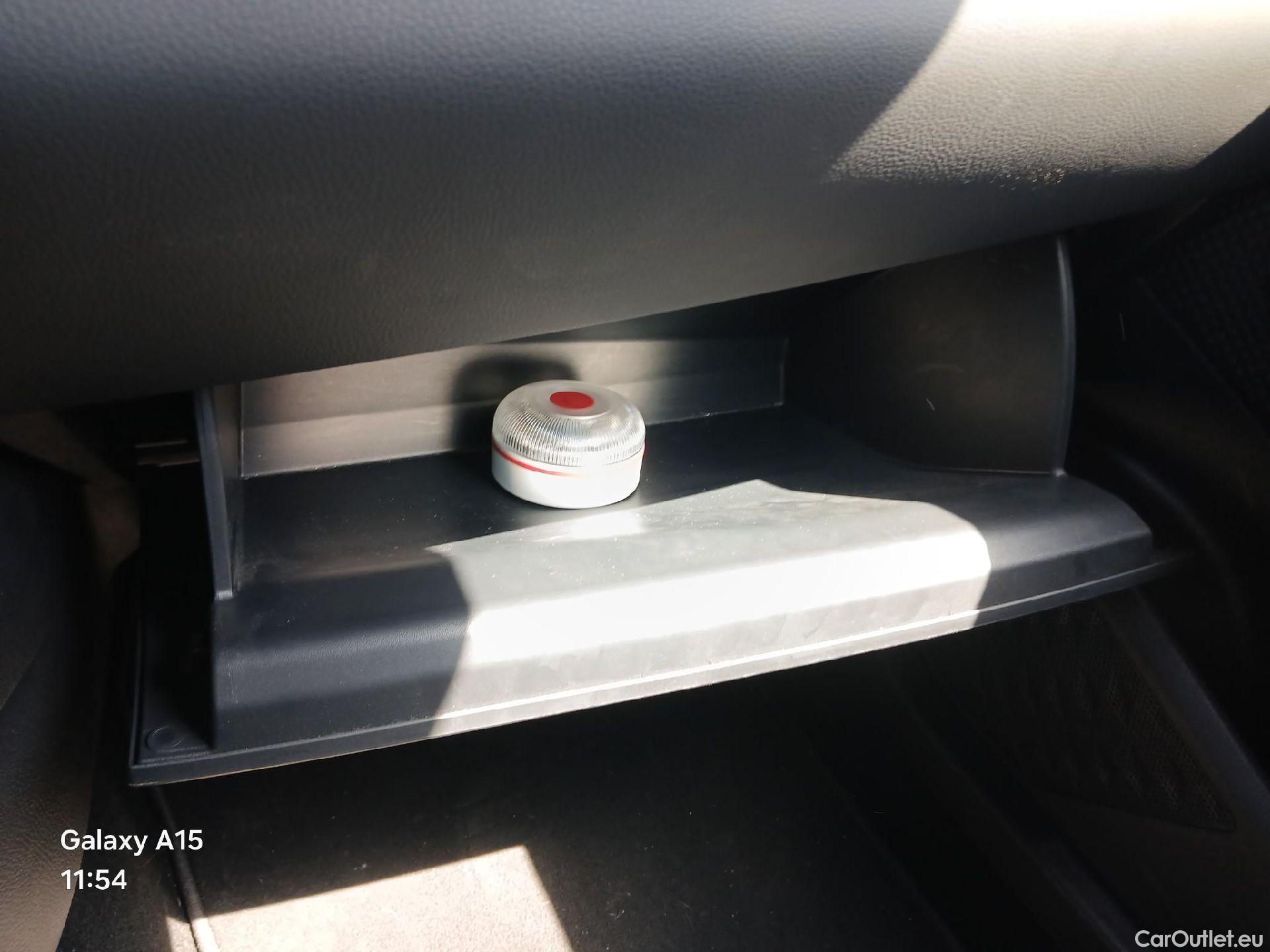  Toyota  C-HR TOYOTA  / 2016 / 5P / todoterreno 1.8 125H Advance (CX) #3