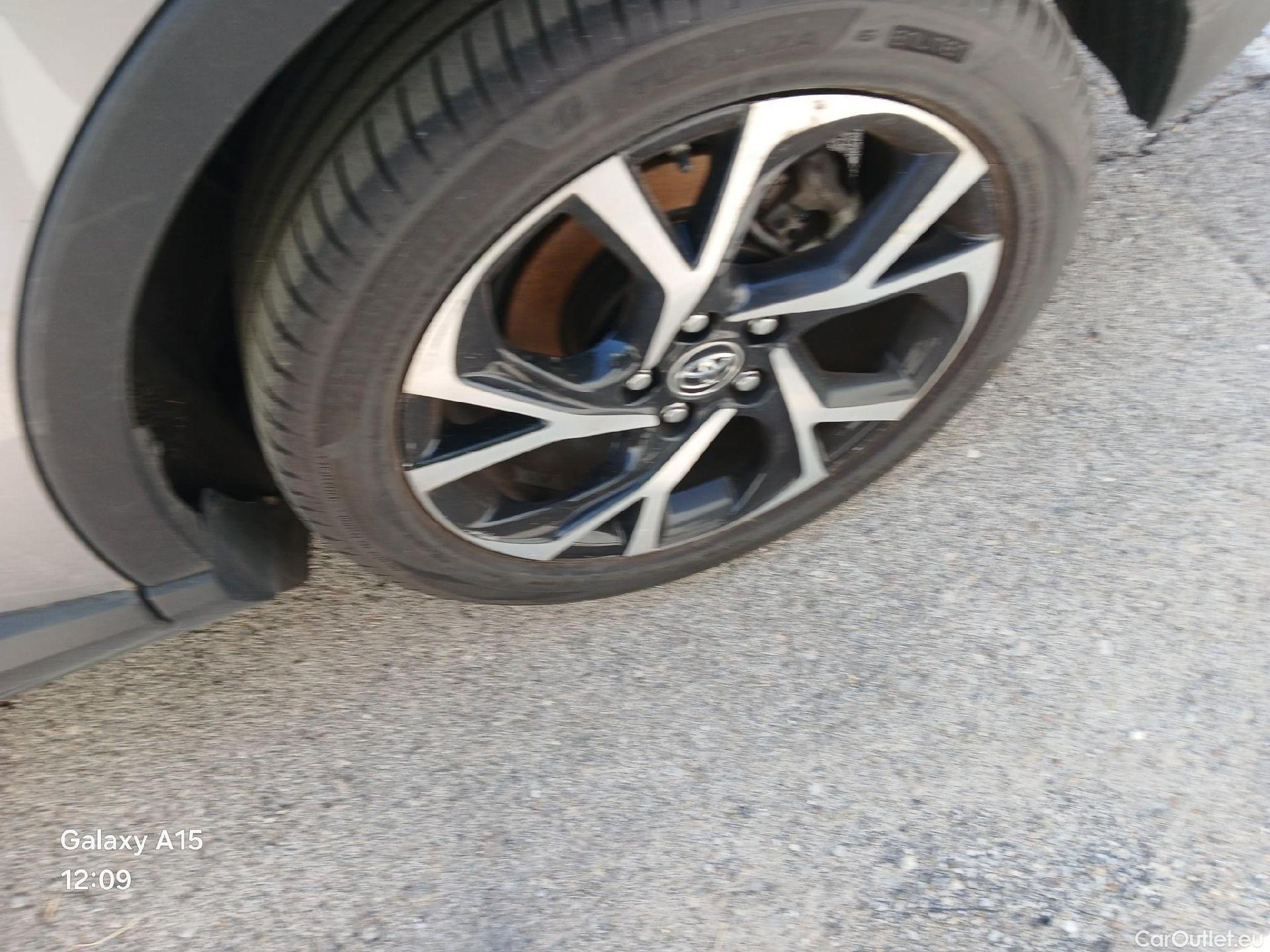  Toyota  C-HR TOYOTA  / 2016 / 5P / todoterreno 1.8 125H Advance (CX) #15