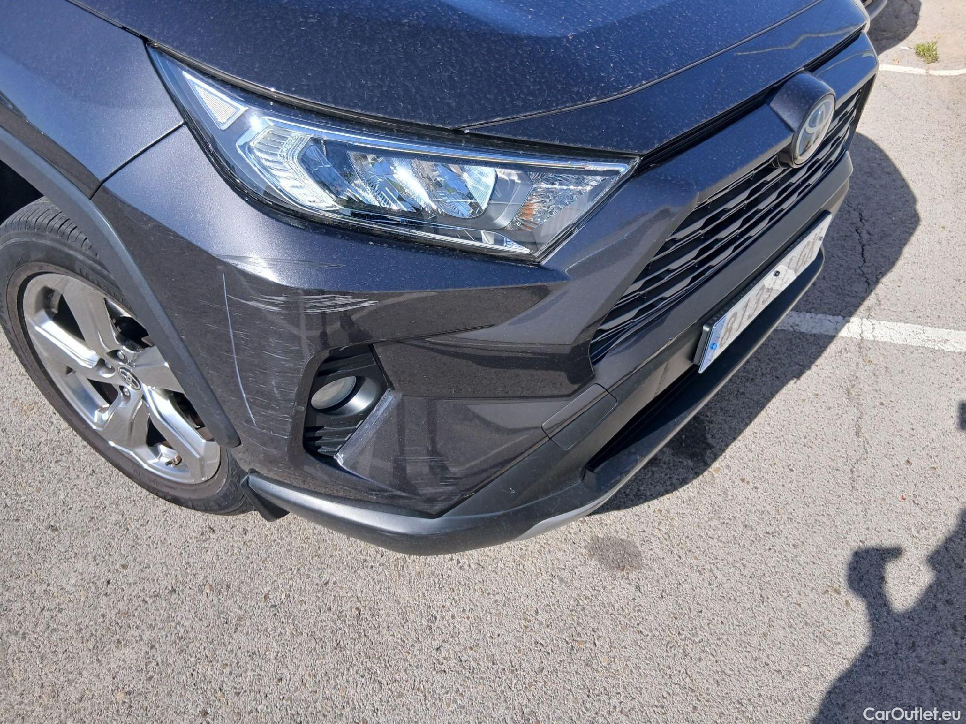  Toyota  RAV4 TOYOTA  / 2018 / 5P / todoterreno 2.5l 220H Advance #2