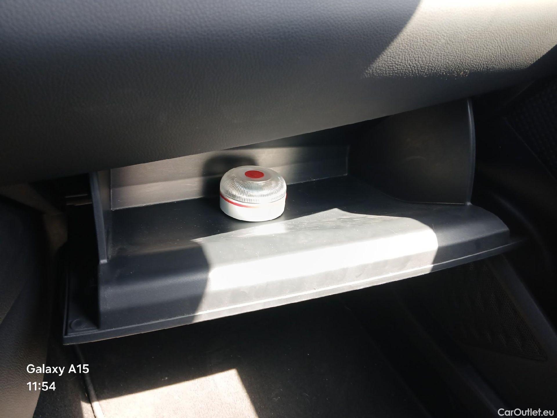  Toyota  C-HR TOYOTA  / 2016 / 5P / todoterreno 1.8 125H Advance (CX) #2