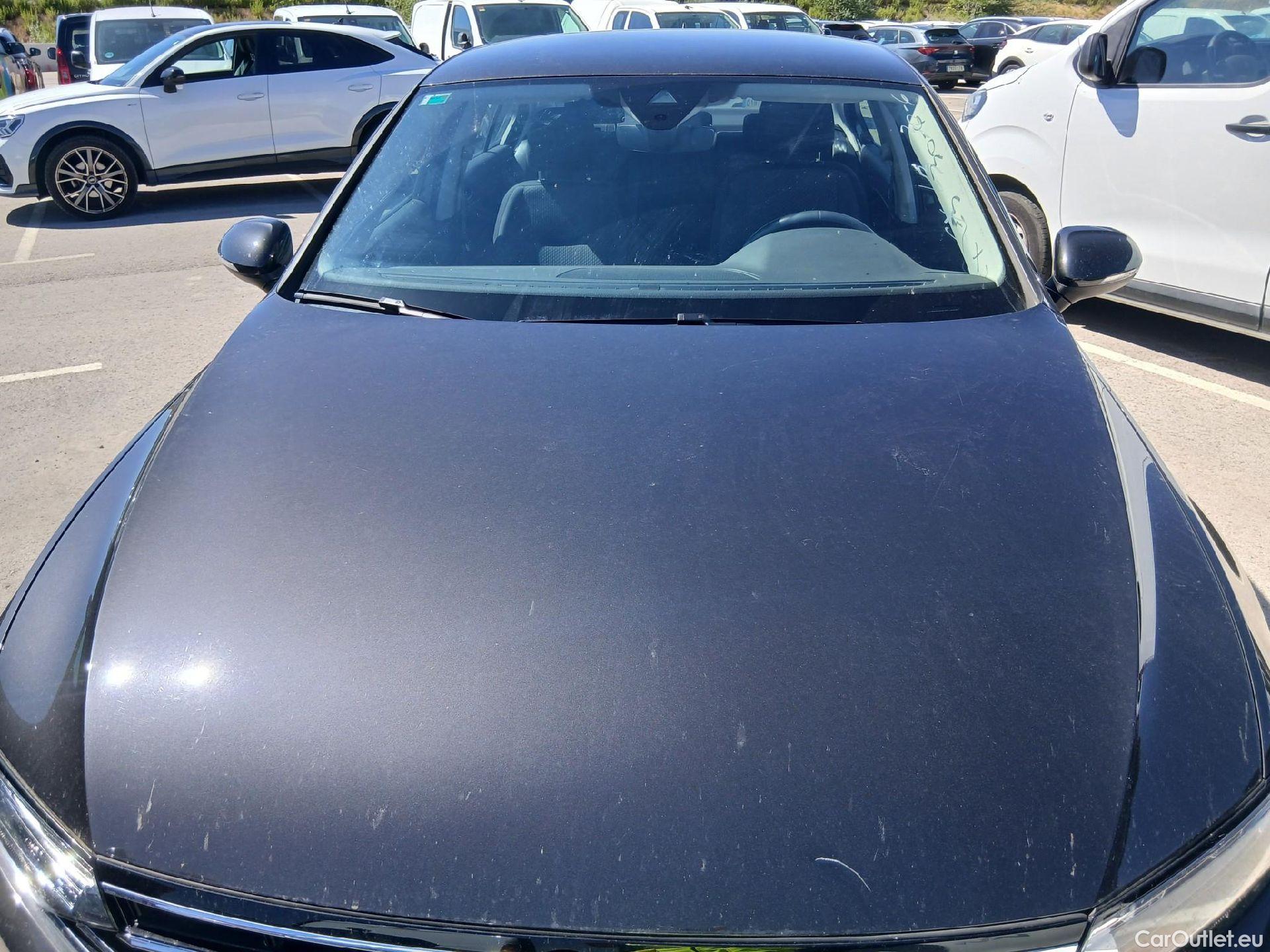  Volkswagen  Passat VOLKSWAGEN  / 2019 / 4P / sedán Business 1.5 TSI 110kW (150CV) #3