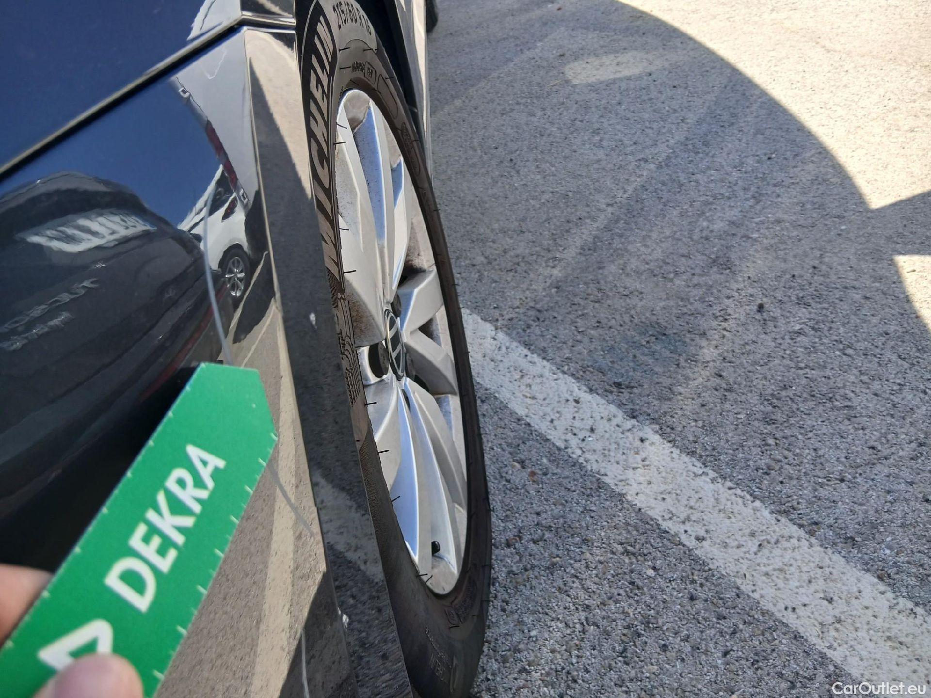  Volkswagen  Passat VOLKSWAGEN  / 2019 / 4P / sedán Business 1.5 TSI 110kW (150CV) #4