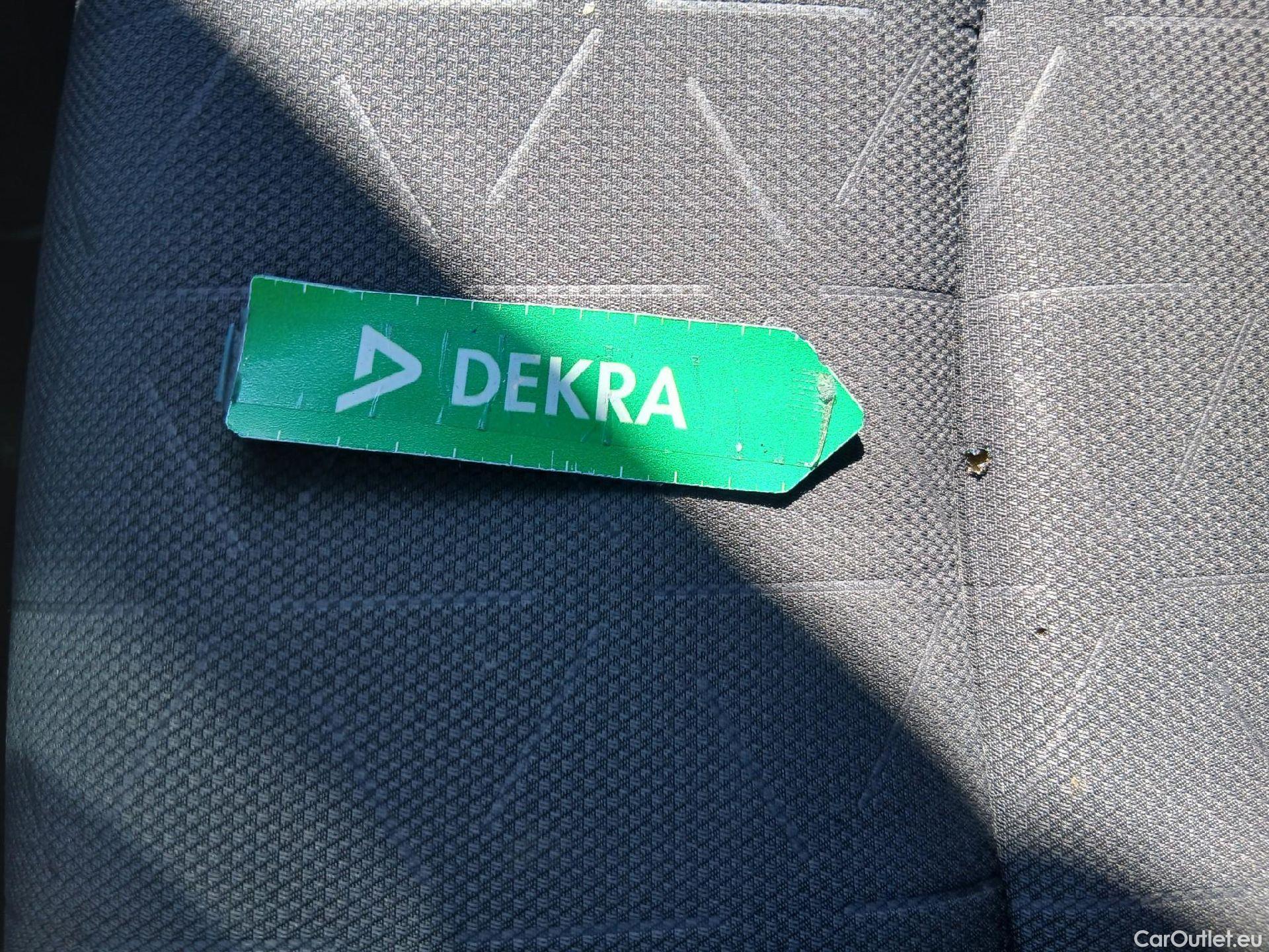  Toyota  RAV4 TOYOTA  / 2018 / 5P / todoterreno 2.5l 220H Advance #19
