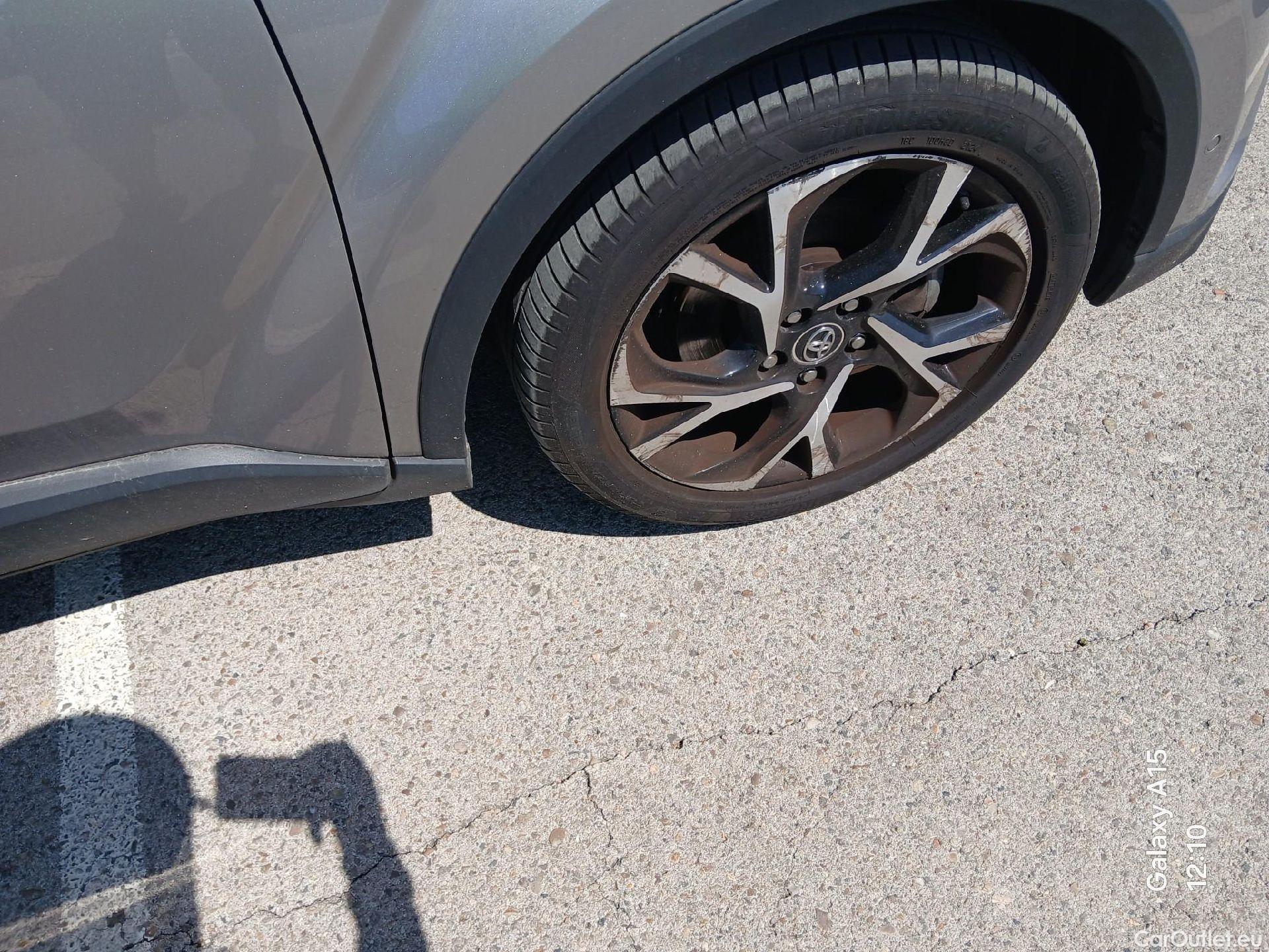  Toyota  C-HR TOYOTA  / 2016 / 5P / todoterreno 1.8 125H Advance (CX) #28