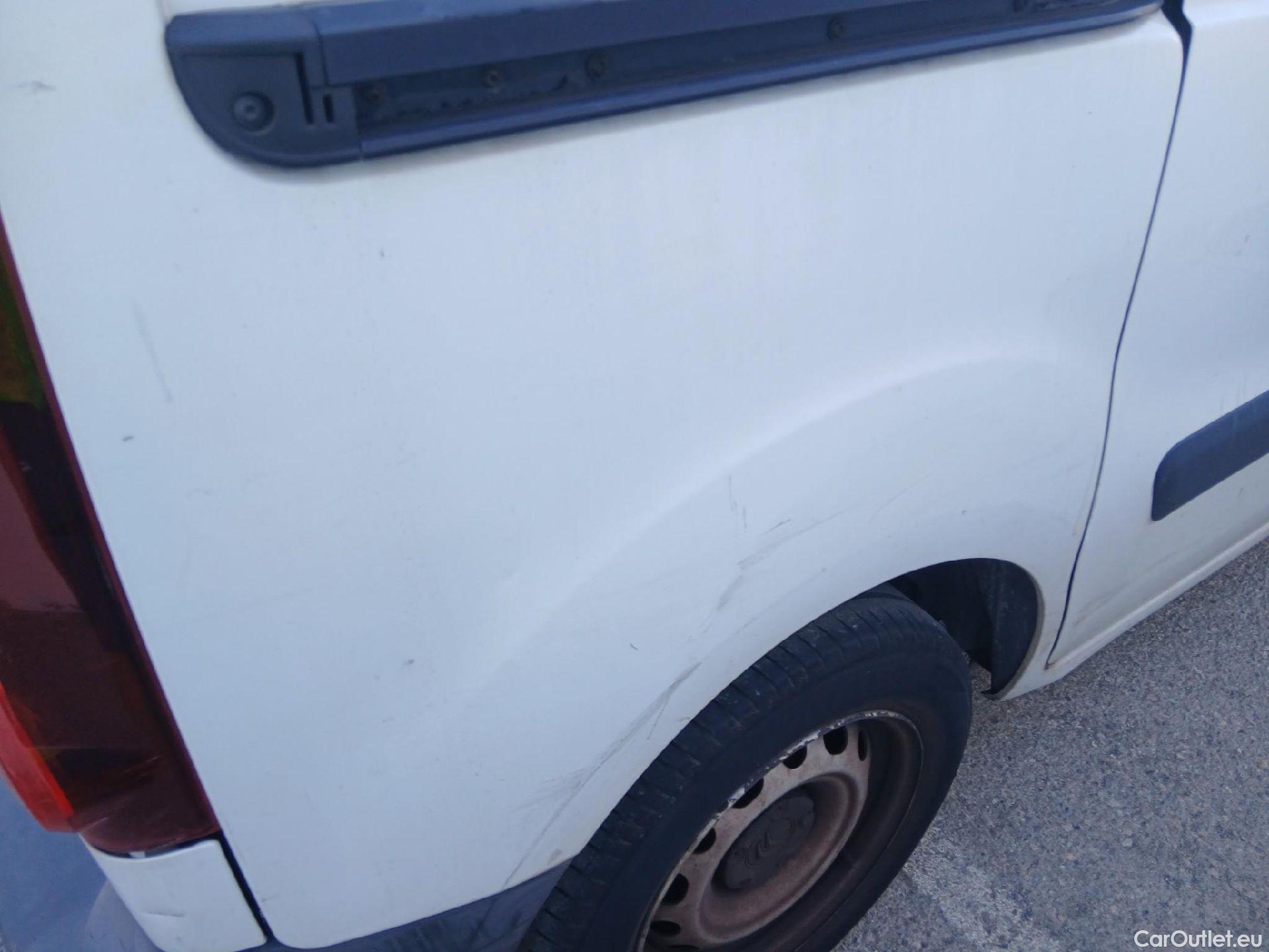  Citroen  Berlingo CITROEN  / 2015 / 3P / furgón derivado de turismo BlueHDi 74KW (100CV) #23