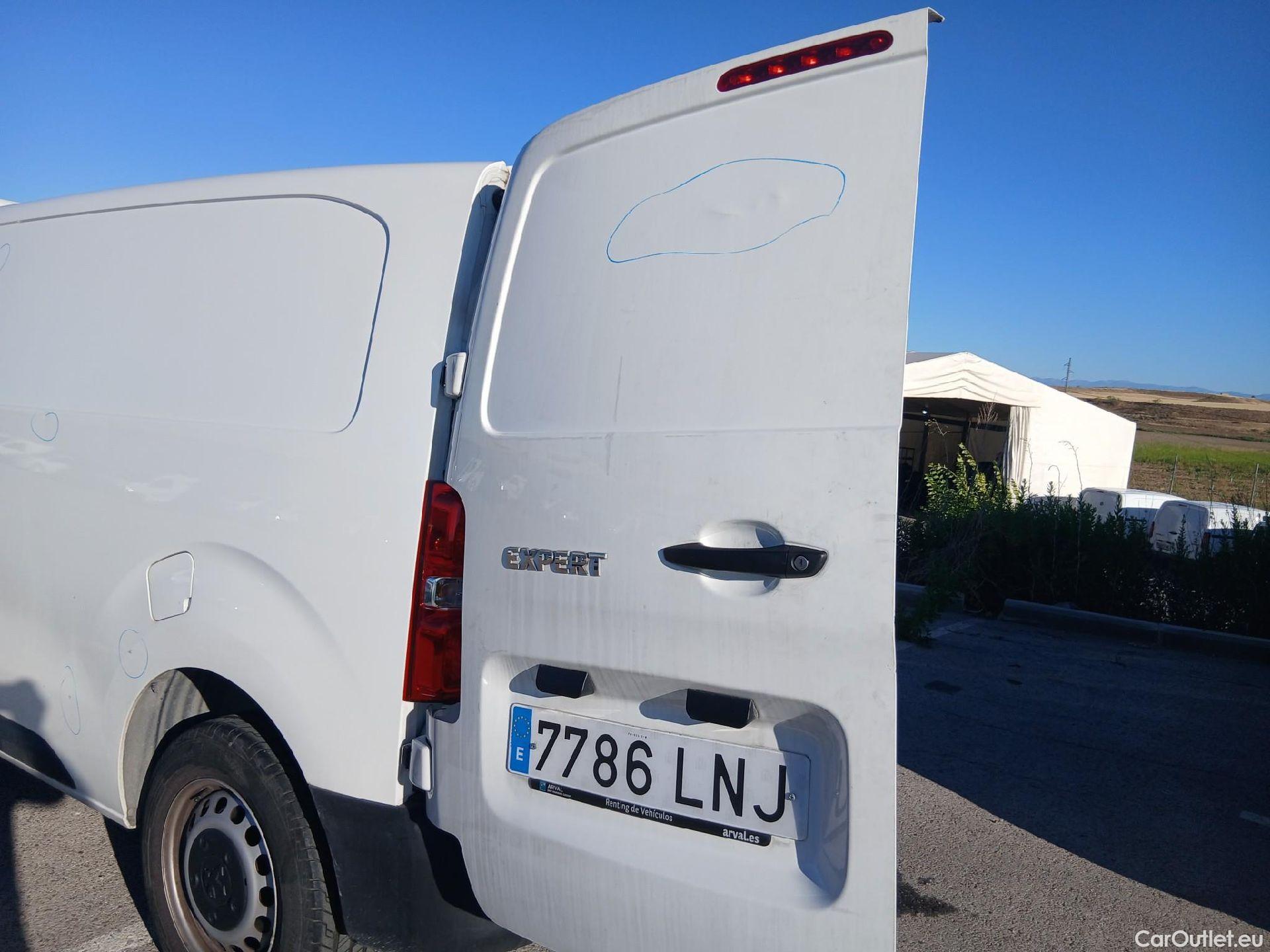  Peugeot  Expert PEUGEOT  / 2016 / 4P / furgón Furgón Premium 2.0 BlueHDi 120 Standard #18