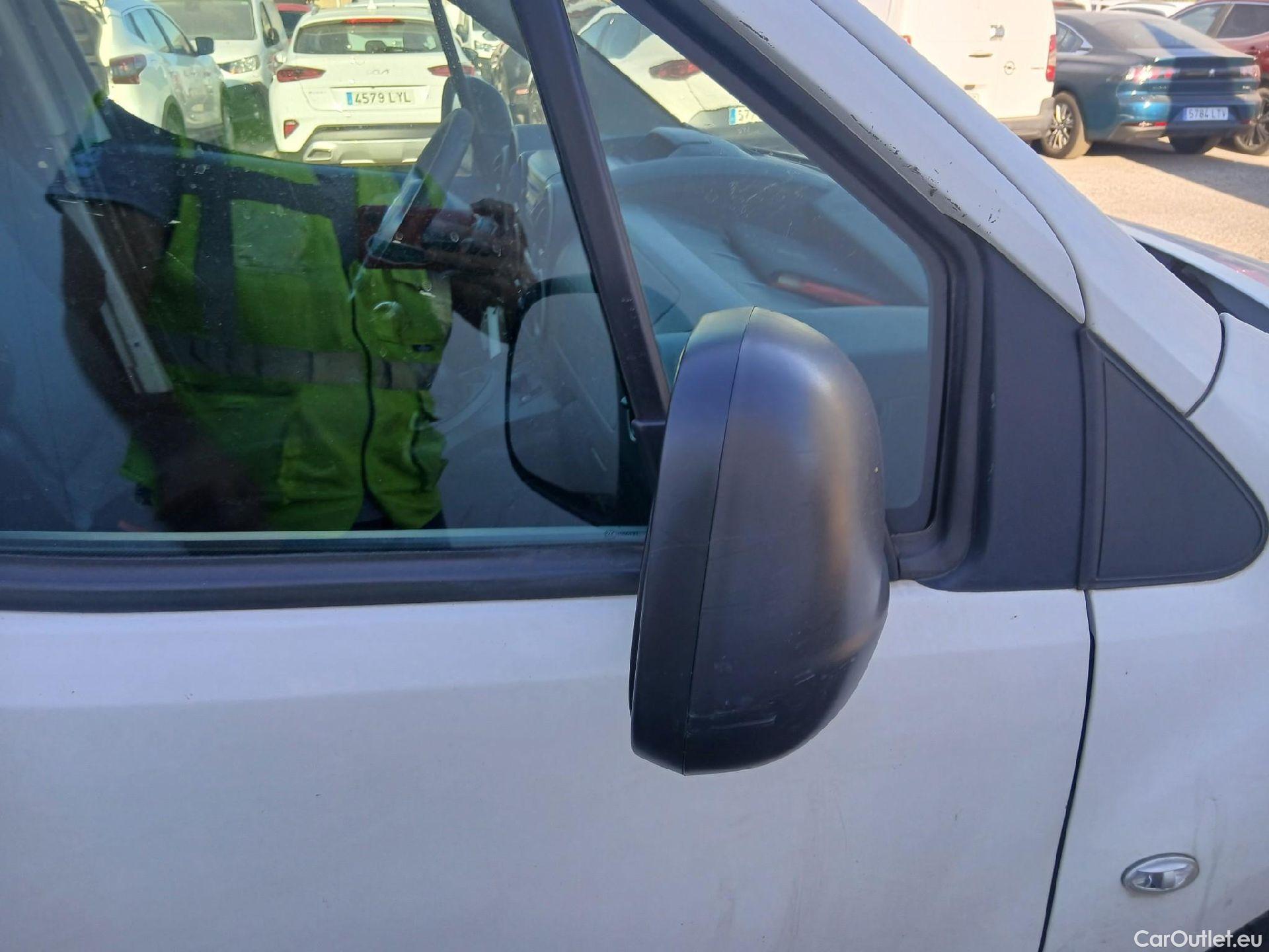  Citroen  Berlingo CITROEN  / 2015 / 3P / furgón derivado de turismo BlueHDi 74KW (100CV) #31