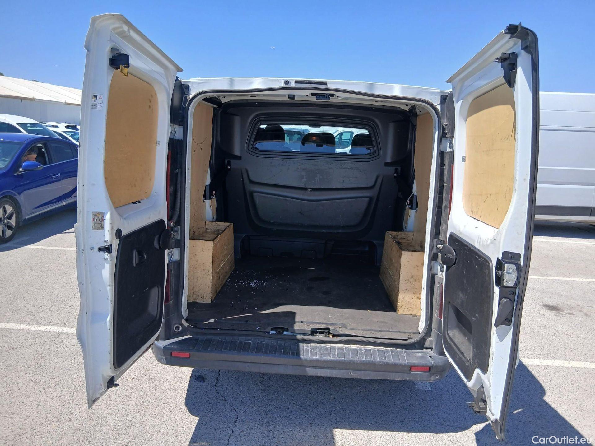  Renault  Trafic RENAULT  / 2019 / 4P / furgón Doble Cabina 27 L1 Energy BluedCi 88 kW #27
