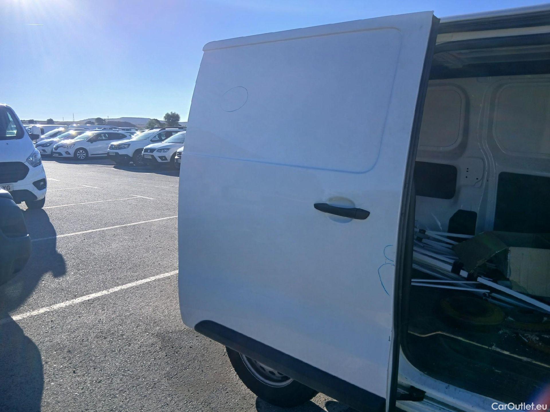  Peugeot  Expert PEUGEOT  / 2016 / 4P / furgón Furgón Premium 2.0 BlueHDi 120 Standard #31