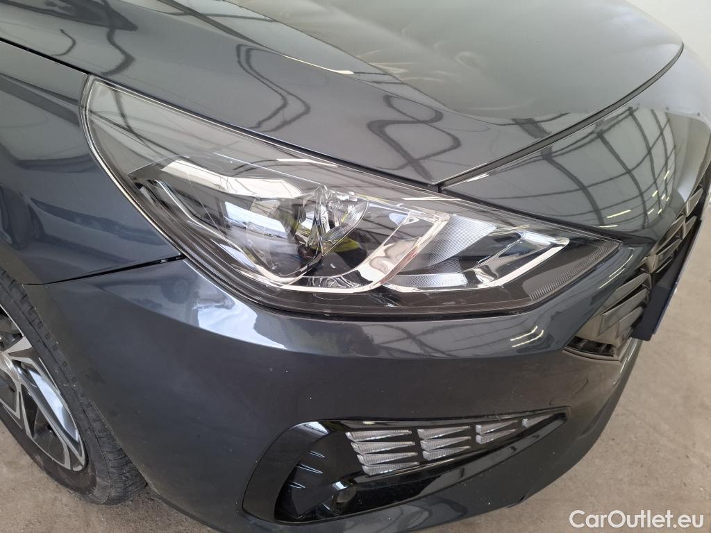  Hyundai  i30  cw Business 1.6 CRDi 115CV BVM6 E6d #40