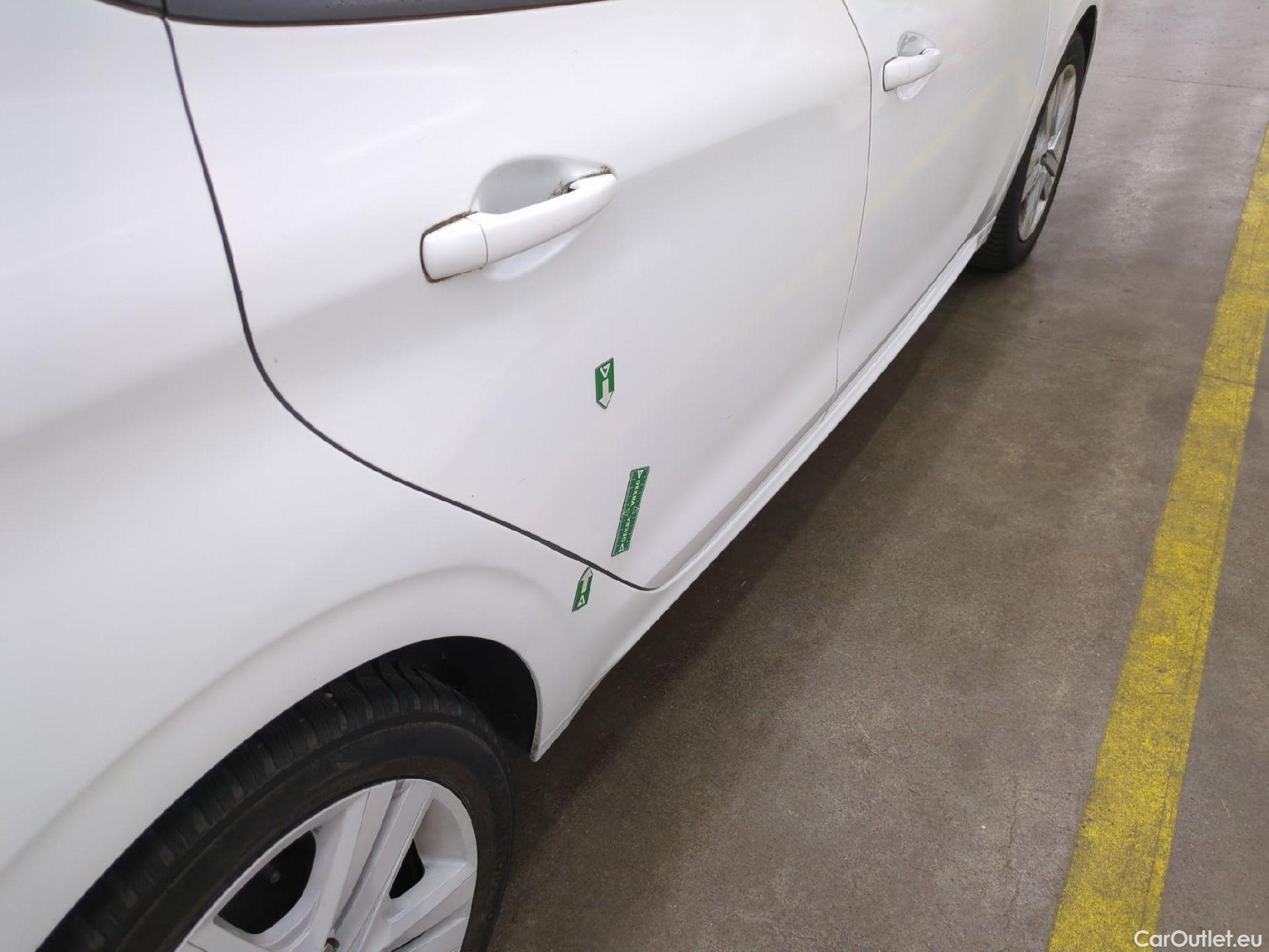  Peugeot  208  Signature 1.2 PureTech 80CV BVM5 E6dT #9