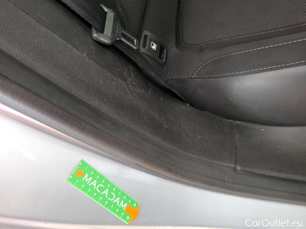  Renault  Megane RENAULT Mégane Berline / 2020 / 5P / Berline evolution TCe 140 #18