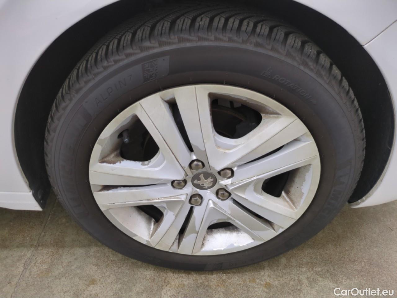  Peugeot  208  Signature 1.2 PureTech 80CV BVM5 E6dT #3