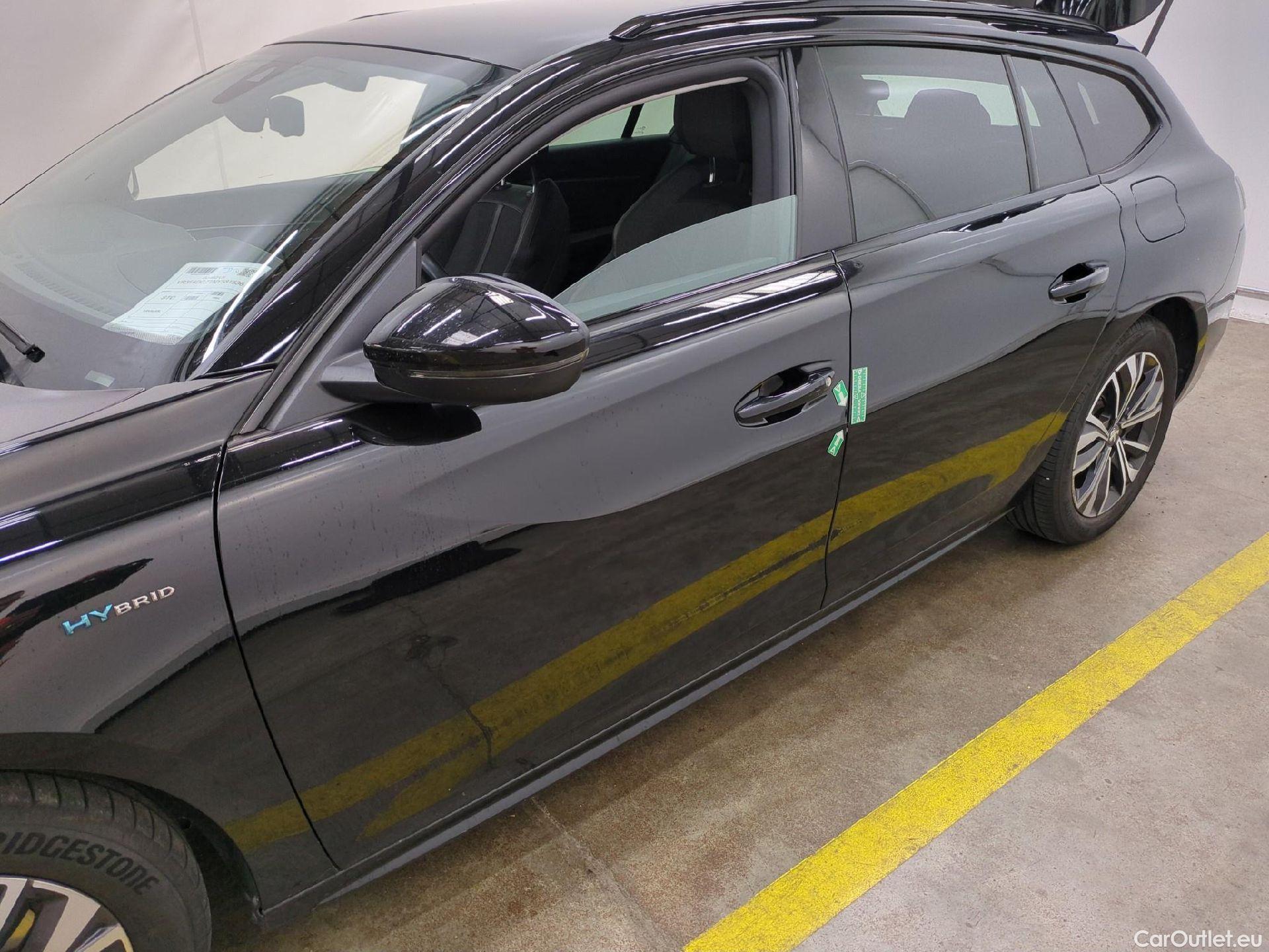  Peugeot  508 PEUGEOT  SW / 2018 / 5P / Break HYBRID 225 E-EAT8 Allure Pack #6