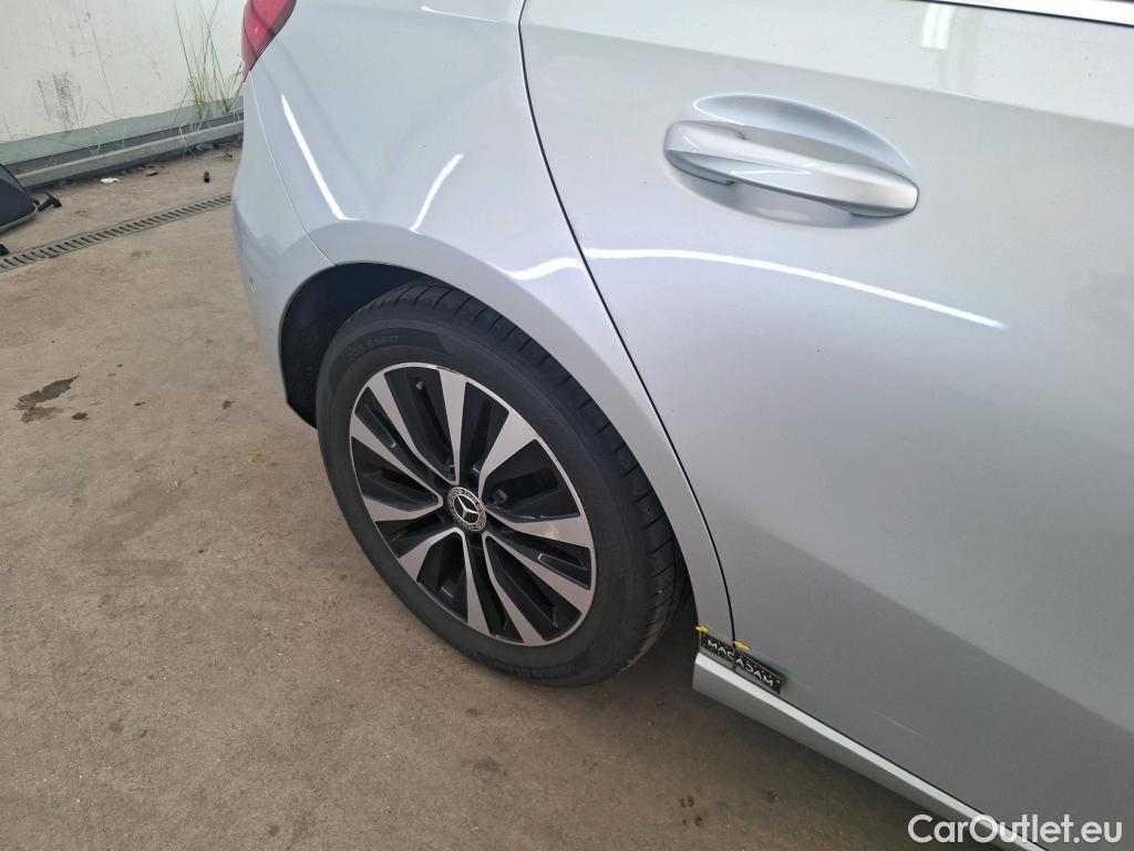  Mercedes  A-Klasse MERCEDES-BENZ Classe A Compact / 2018 / 5P / Berline A 180 d Business Line #44