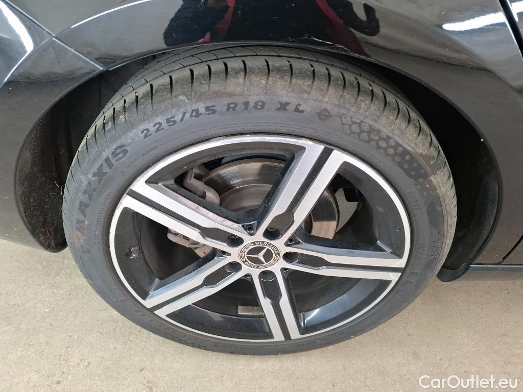  Mercedes  CLA-Klasse MERCEDES-BENZ CLA Coupe / 2019 / 4P / Coupé CLA 200 d Progressive Line BA8 #18