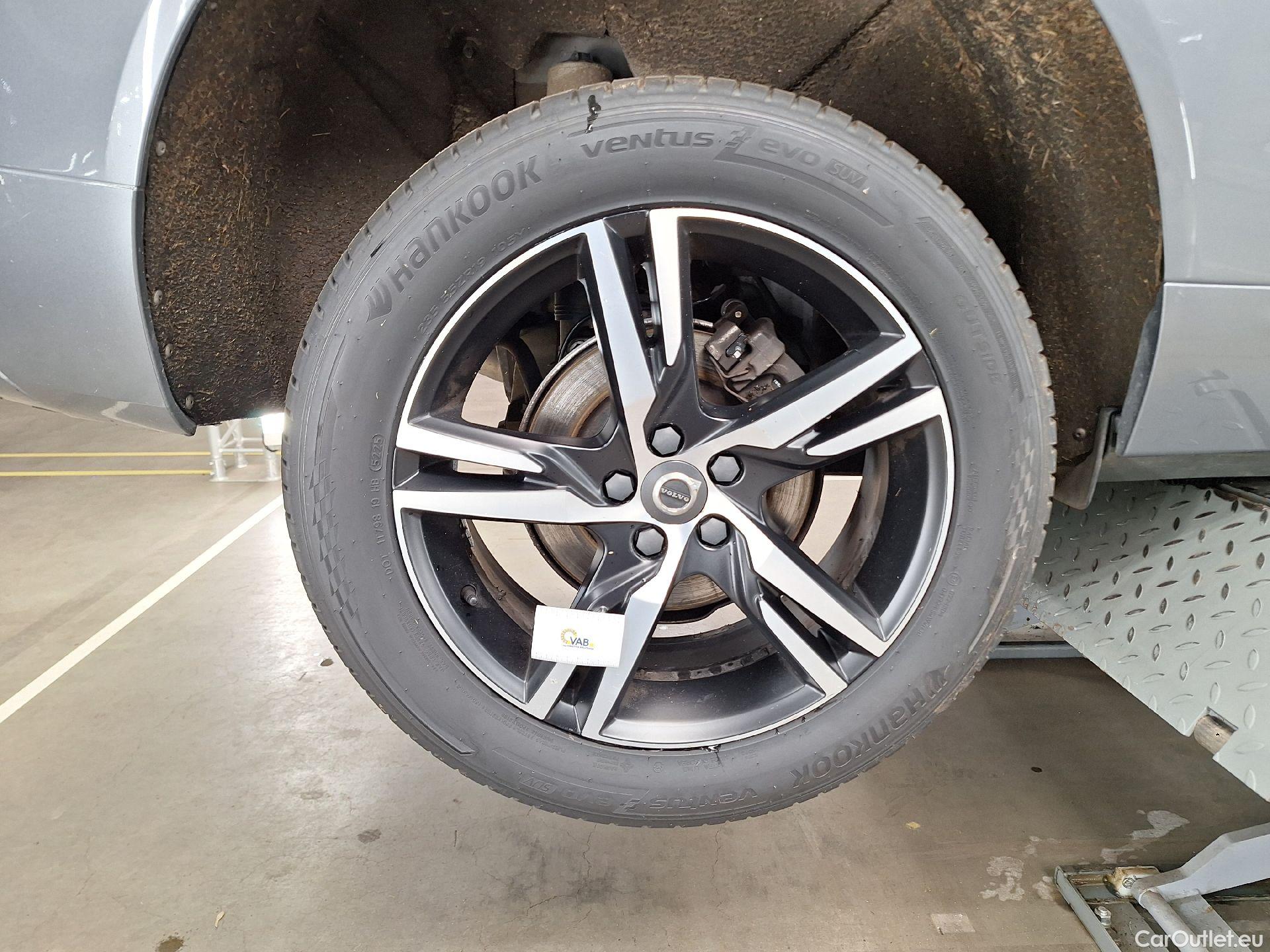  Volvo  XC60 Volvo,  '17, Volvo  D4 120kW Geartronic R-Design 5d #37