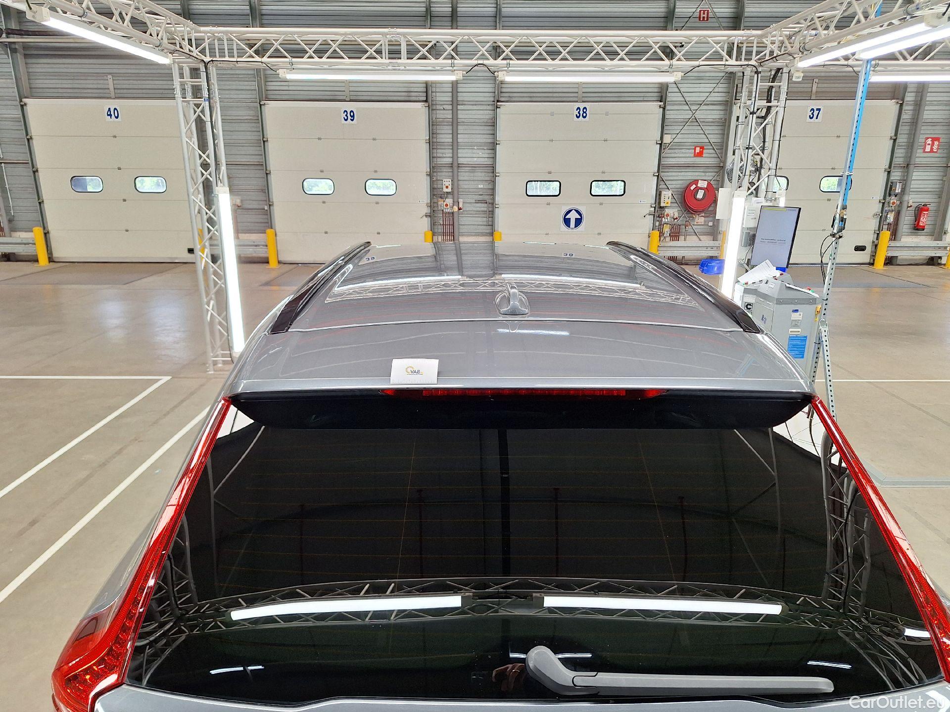  Volvo  XC60 Volvo,  '17, Volvo  D4 120kW Geartronic R-Design 5d #72