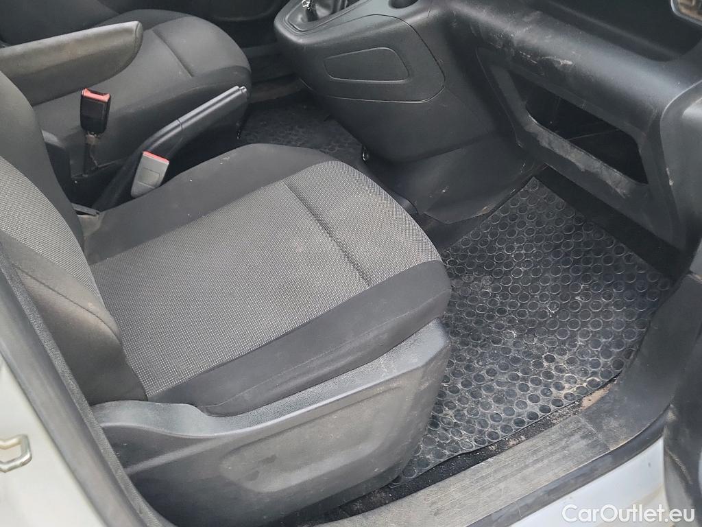  Peugeot  RIFTER PEUGEOT  / 2018 / 5P / monovolumen compacto Active Pack Standard BlueHDi 73kW #23