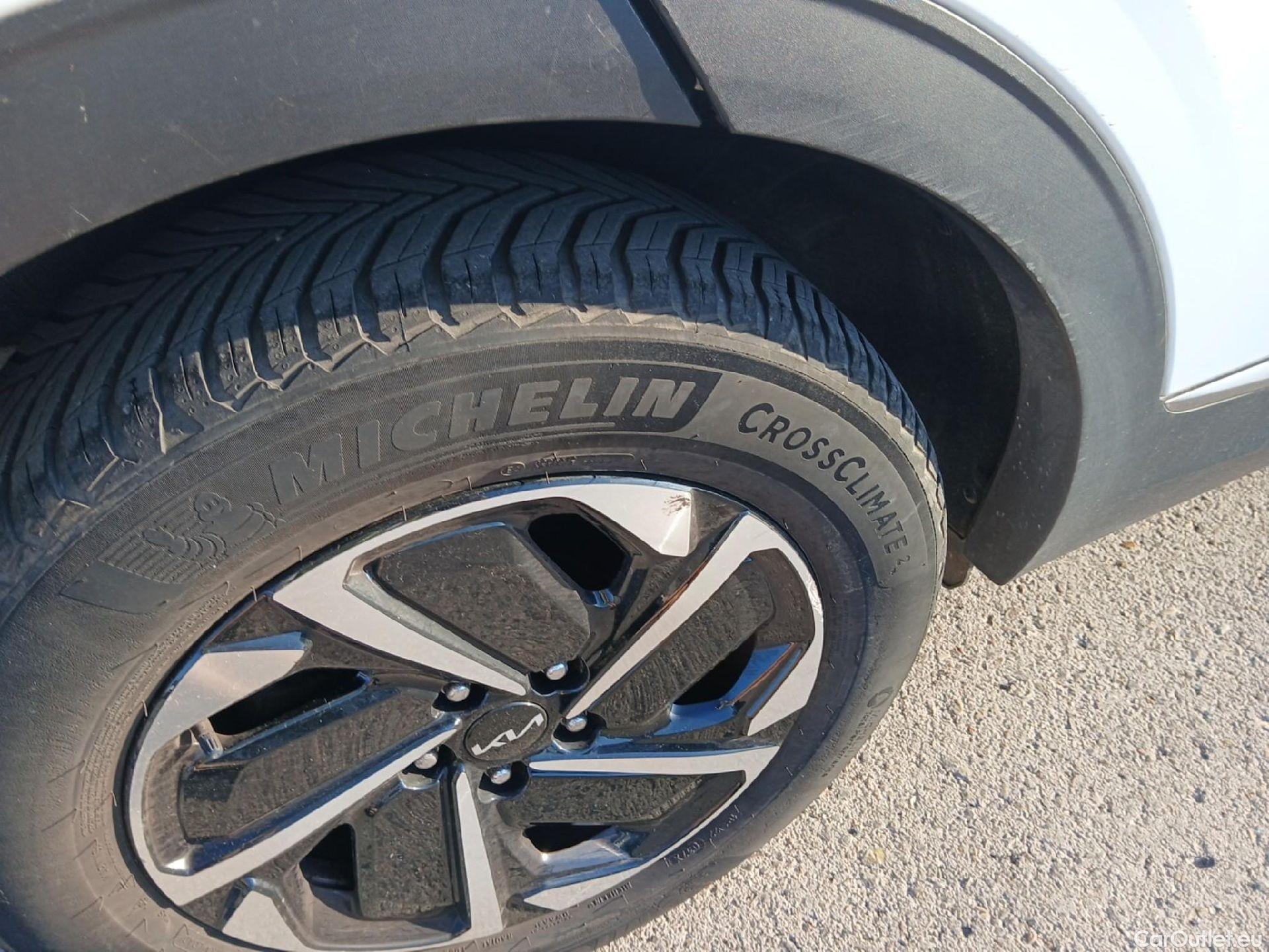  KIA  Sportage KIA  / 2022 / 5P / todoterreno 1.6 T-GDi HEV 171kW (230CV) Drive 4X2 #60