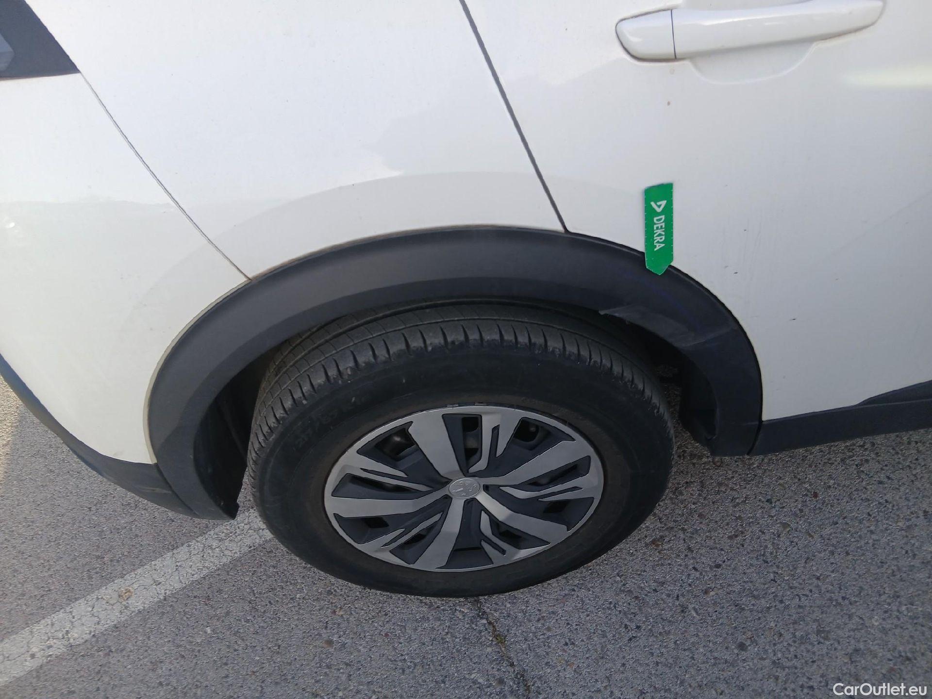  Peugeot  2008 PEUGEOT  / 2019 / 5P / todoterreno Active BlueHDI 81kW (110CV) #24